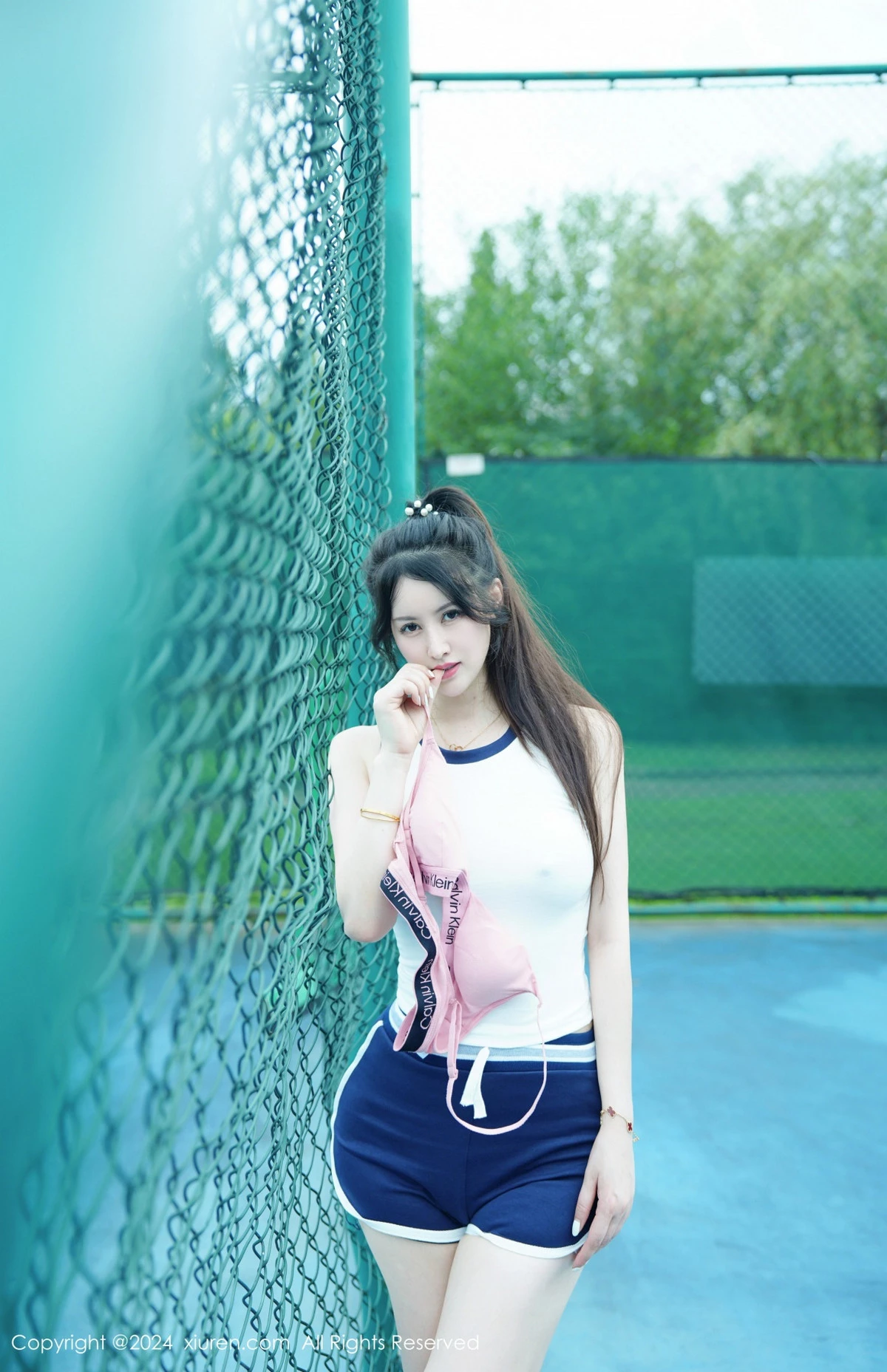 秀人集.com_[XiuRen秀人网]No.8821_模特诗诗kiki户外性感运动装露粉色内衣秀丰腴身姿惹火诱惑写真74P
