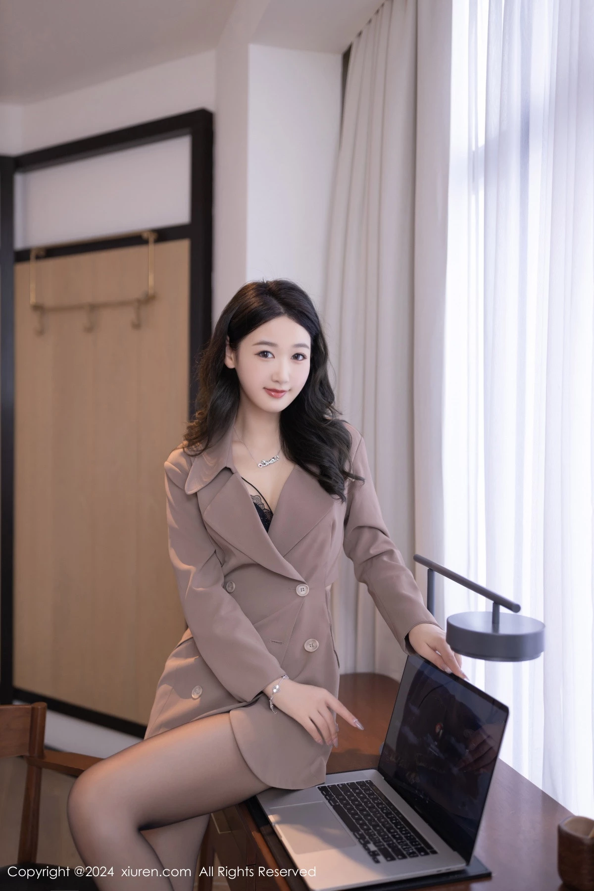 秀人集.com_[XiuRen秀人网]No.8824_模特唐安琪性感秘书OL服饰露黑色蕾丝内衣秀曼妙身姿迷人写真83P