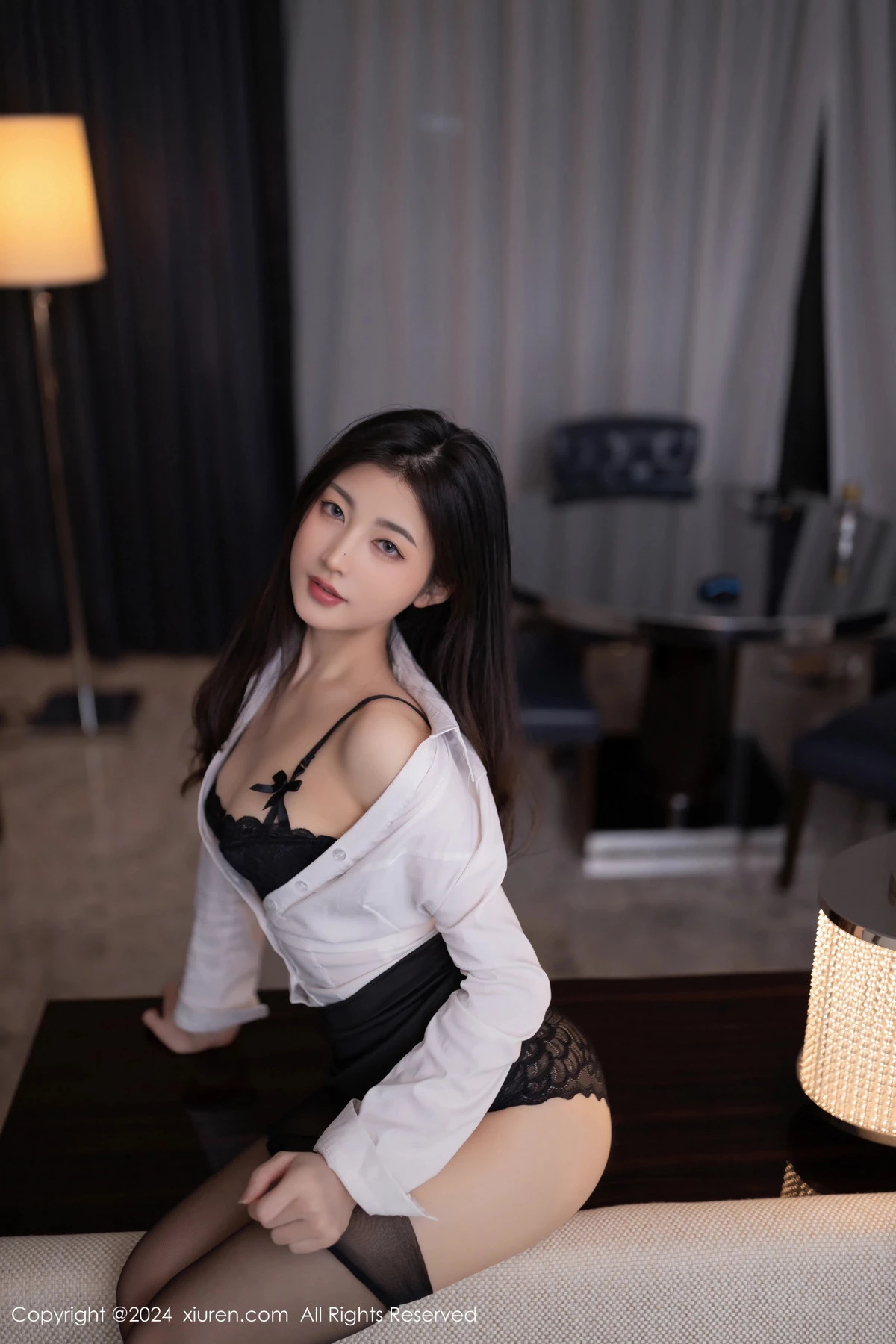 秀人集.com_[XiuRen秀人网]No.8830_模特鱼尾fish性感白T配黑短裙露蕾丝内衣配超薄黑丝撩人诱惑写真80P