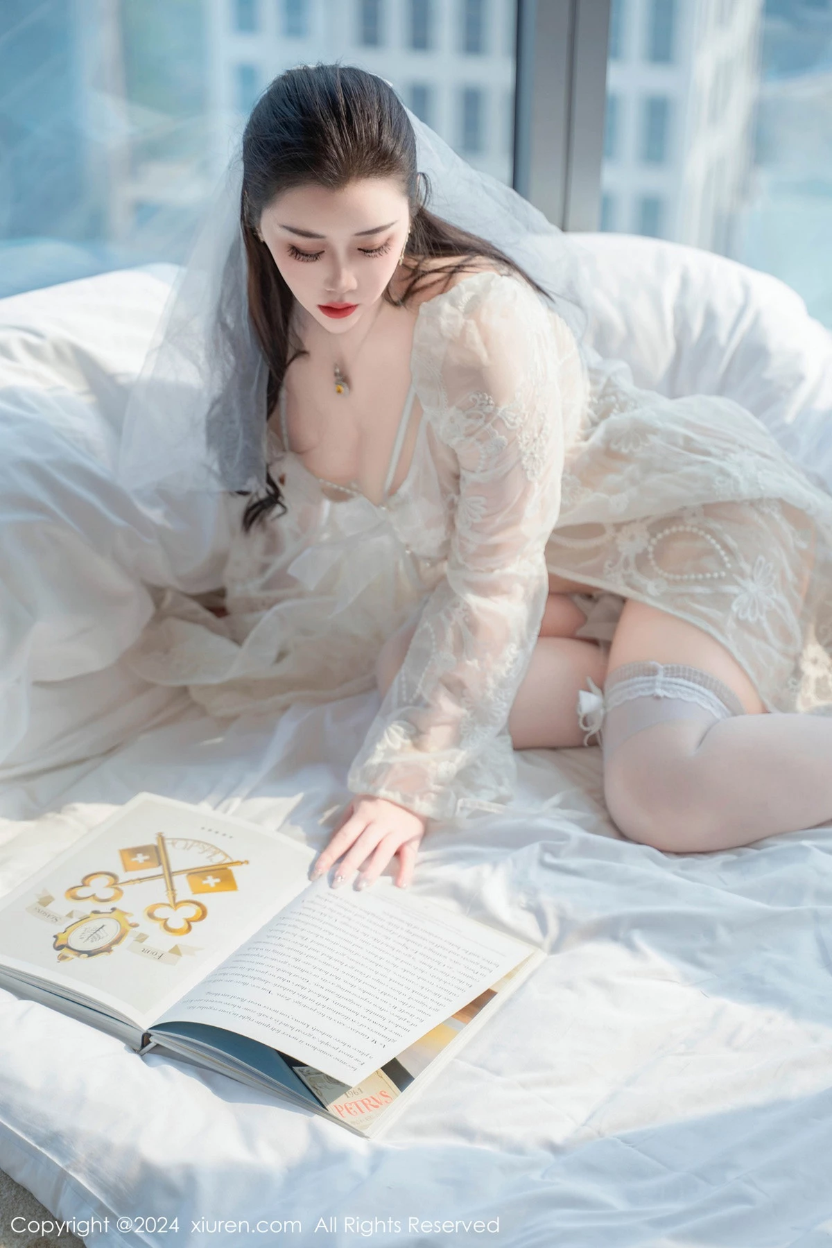 秀人集.com_[XiuRen秀人网]No.8837_模特王婉悠Queen白色蕾丝珍珠睡衣配白丝袜秀丰满身材诱惑写真82P