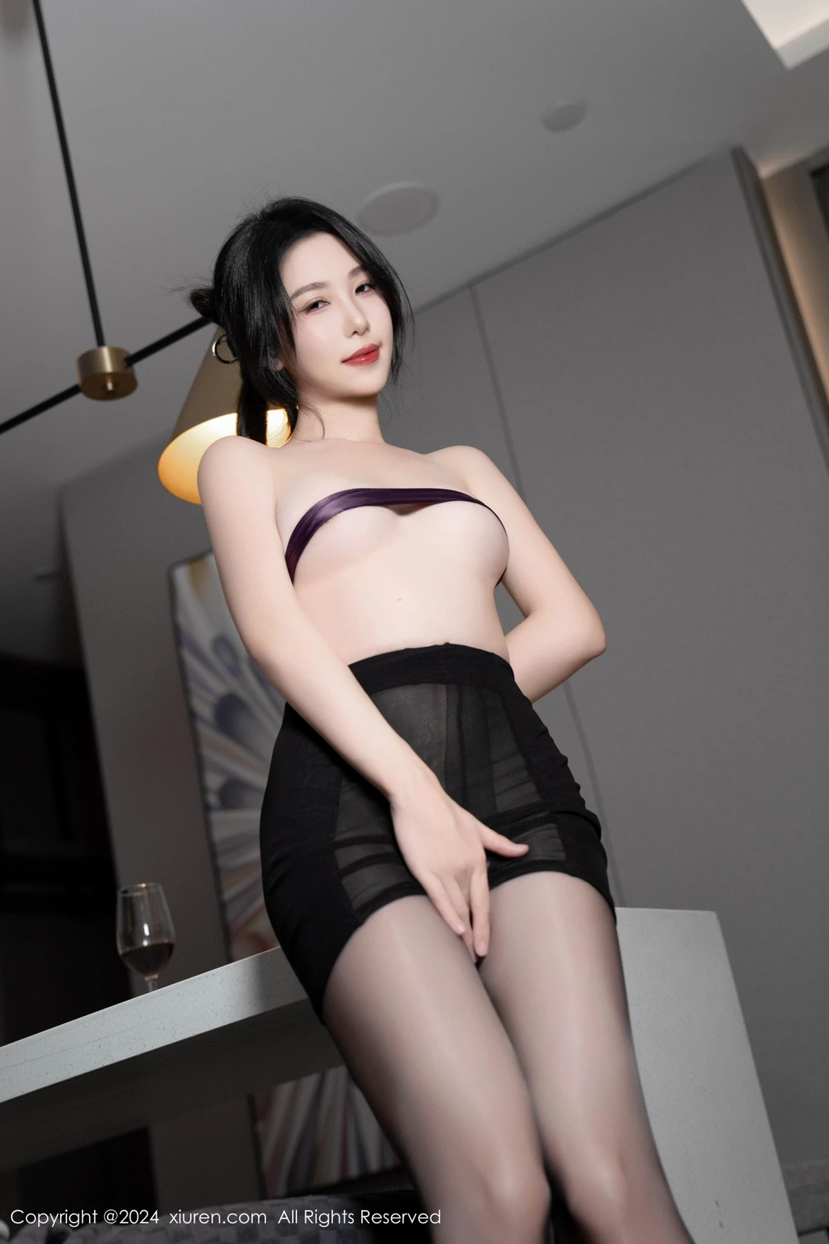 秀人集.com_[XiuRen秀人网]No.8843_模特利世性感紫色上衣配黑短裙露开档黑丝秀翘臀美腿诱惑写真85P