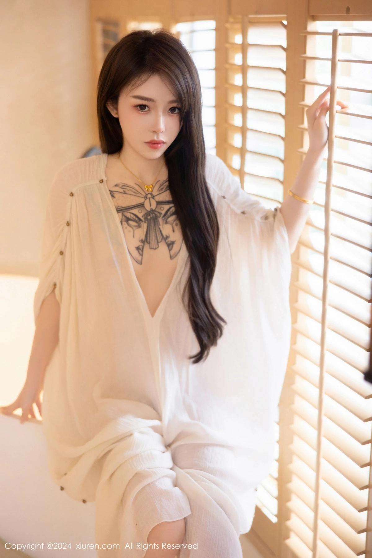 秀人集.com_[XiuRen秀人网]No.8842_新人模特夏竹性感浅色连衣裙+白色薄纱服饰秀曼妙身姿诱惑写真83P