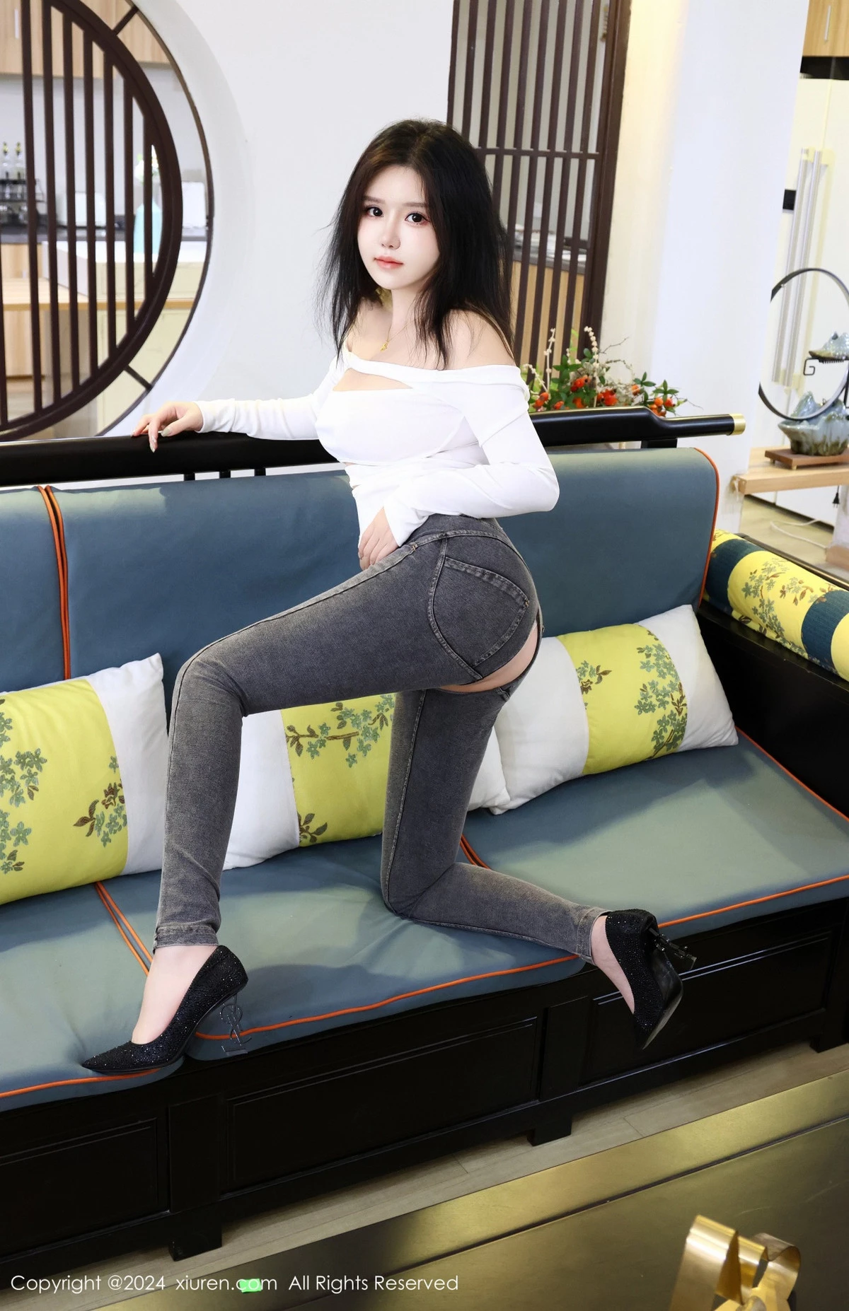 秀人集.com_[XiuRen秀人网]No.8853_模特小薯条nienie性感白色T恤配露臀牛仔裤秀完美身材诱惑写真78P