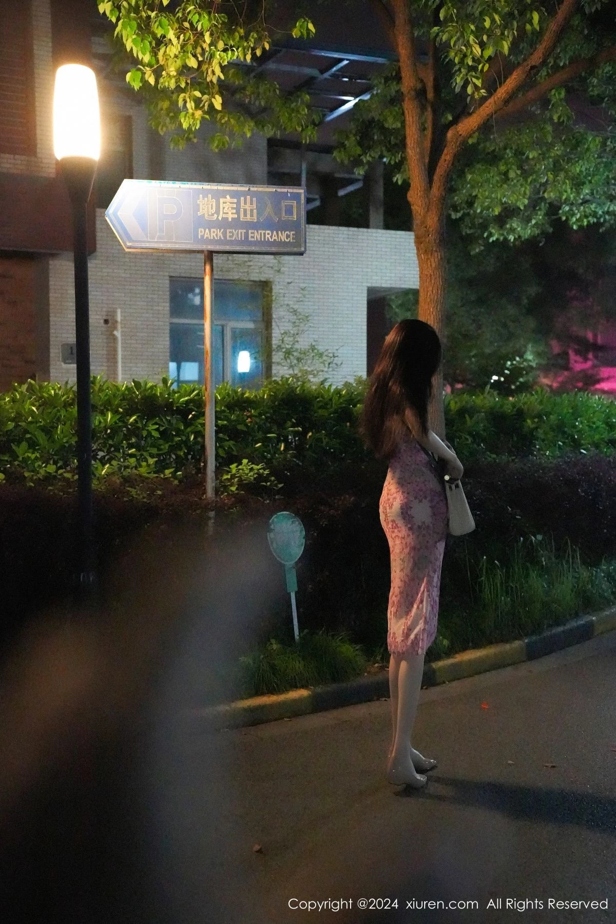 秀人集.com_[XiuRen秀人网]No.8855_模特Erikaki性感浅粉色碎花裙露白色内衣秀完美身材迷人诱惑写真78P