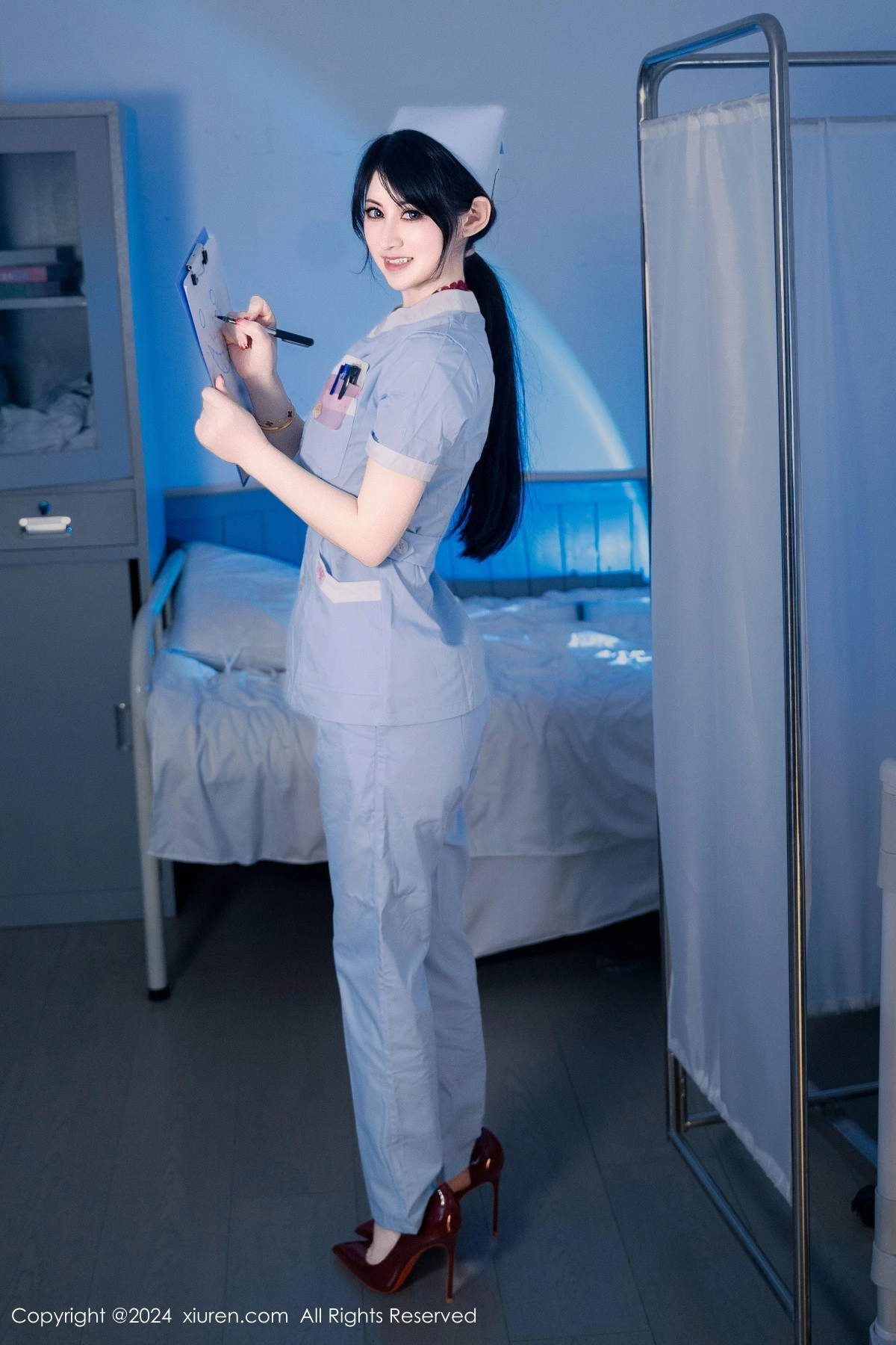 秀人集.com_[XiuRen秀人网]No.8859_模特诗诗kiki性感灰色护士服露红色蕾丝内衣秀丰满身材诱惑写真114P