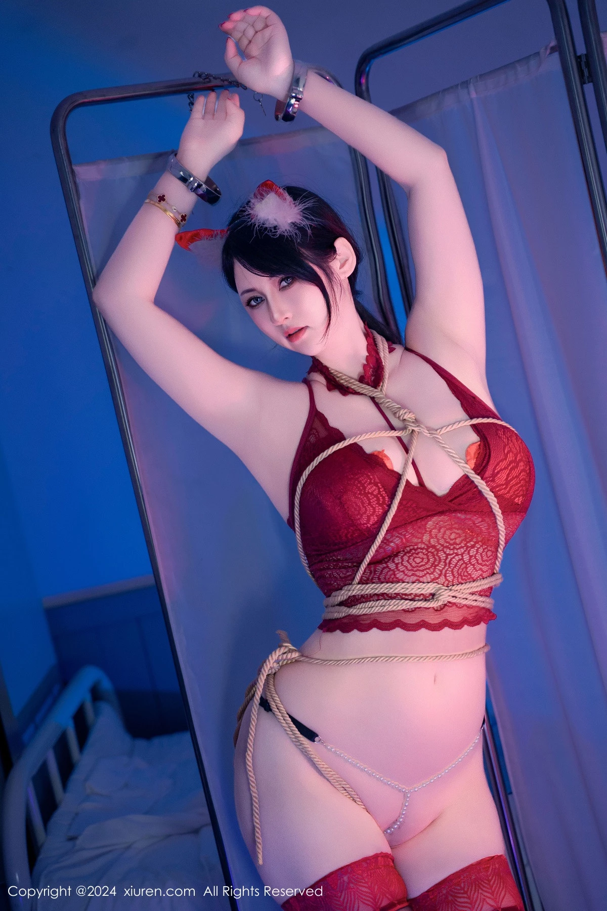 秀人集.com_[XiuRen秀人网]No.8859_模特诗诗kiki性感灰色护士服露红色蕾丝内衣秀丰满身材诱惑写真114P
