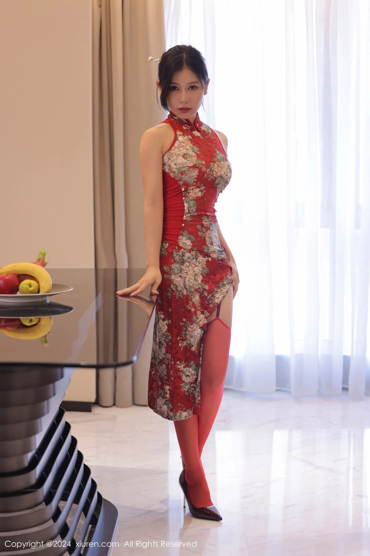 秀人集.com_[XiuRen秀人网]No.8871_模特尹甜甜性感红色旗袍服饰配红丝吊袜半撩秀翘臀美腿诱惑写真92P