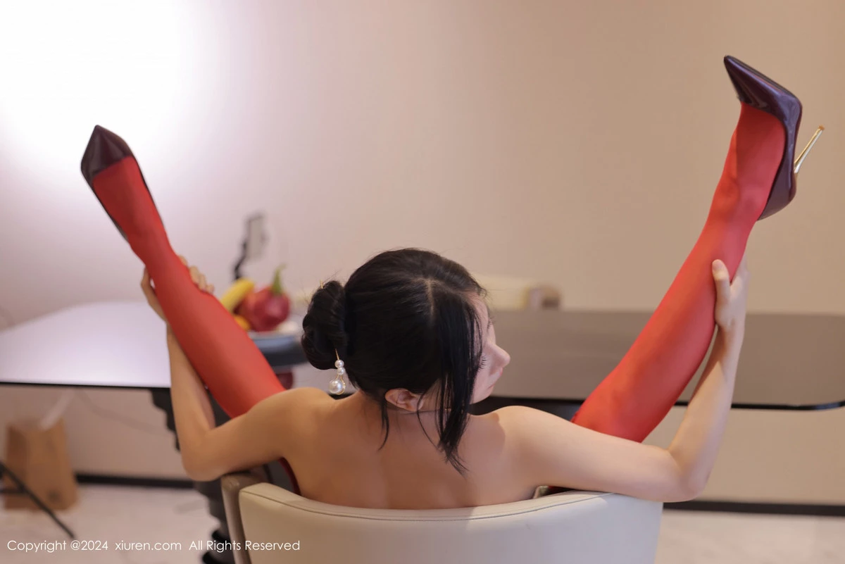 秀人集.com_[XiuRen秀人网]No.8871_模特尹甜甜性感红色旗袍服饰配红丝吊袜半撩秀翘臀美腿诱惑写真92P