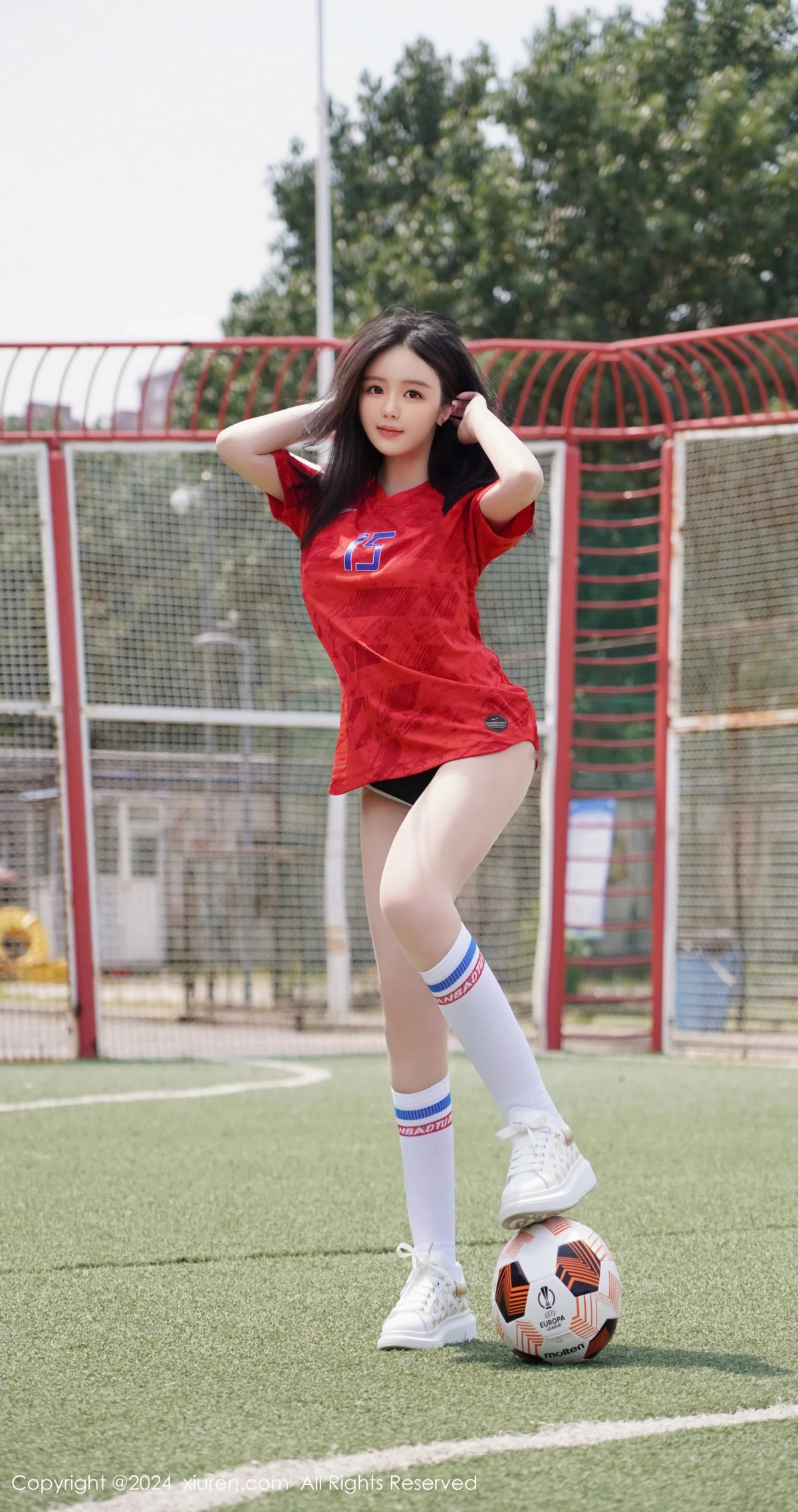 秀人集.com_[XiuRen秀人网]No.8733_模特小薯条nienie足球场景性感红色足球服饰秀曼妙身姿诱惑写真87P