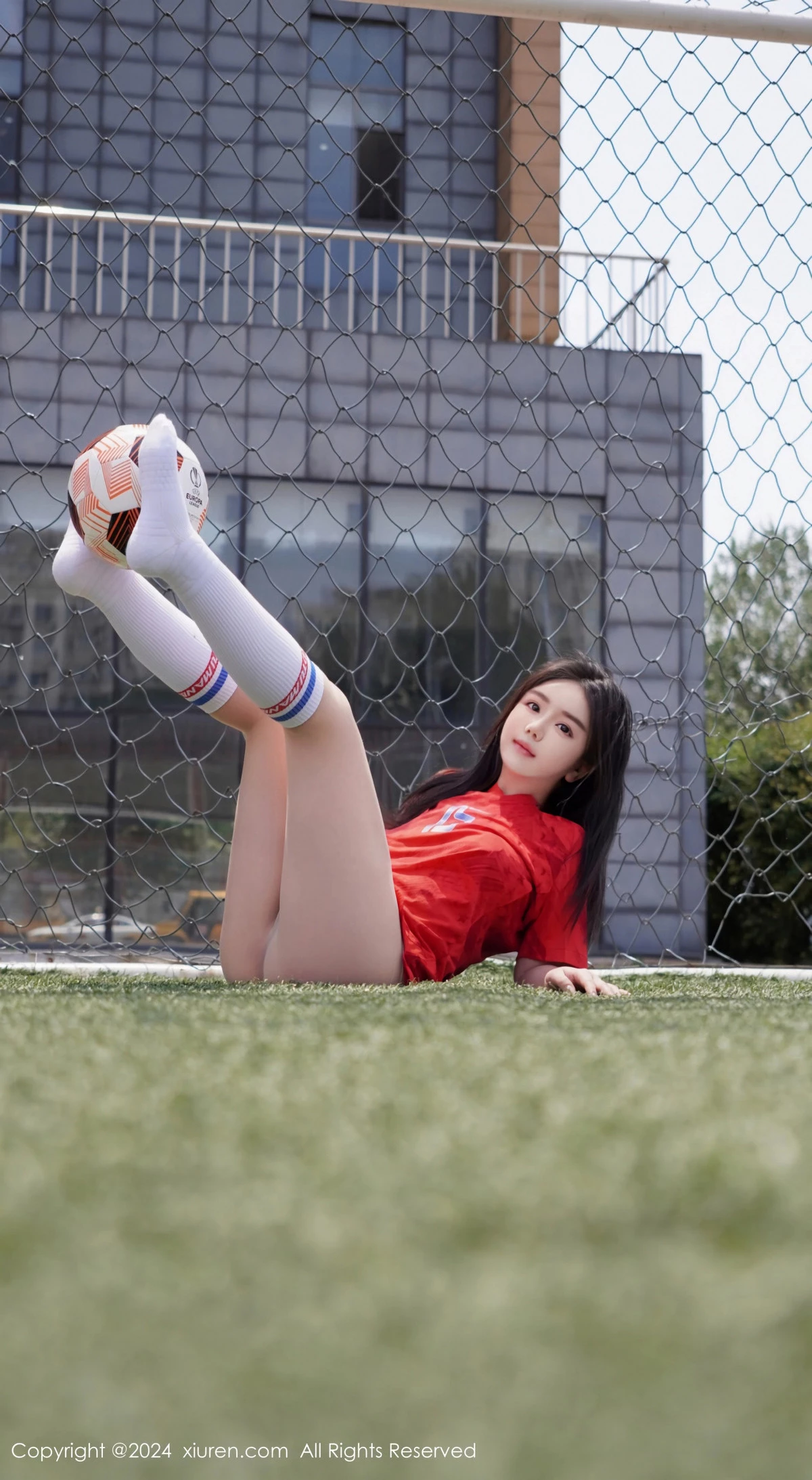 秀人集.com_[XiuRen秀人网]No.8733_模特小薯条nienie足球场景性感红色足球服饰秀曼妙身姿诱惑写真87P