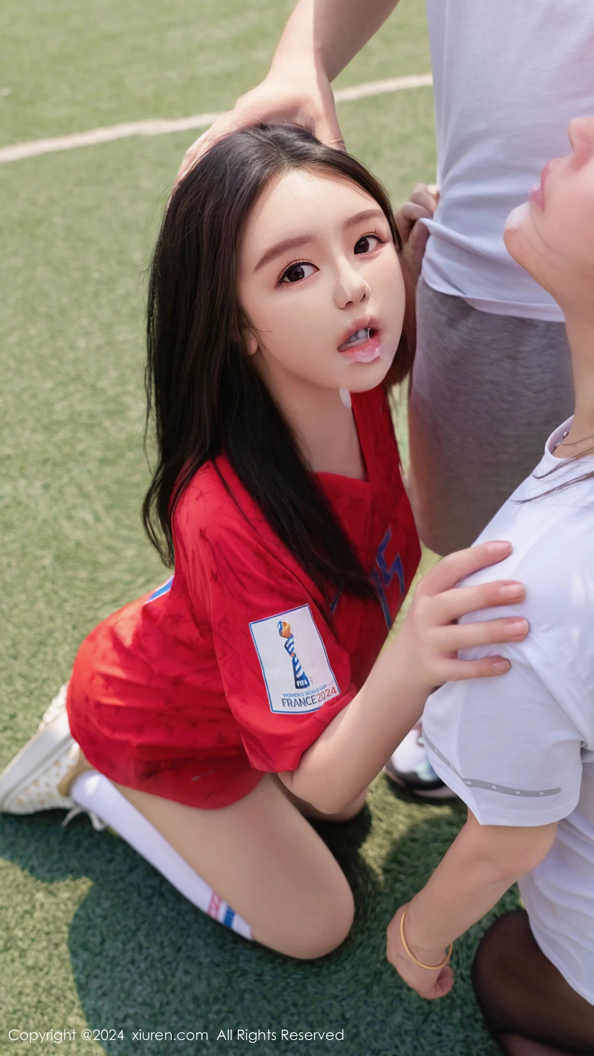 秀人集.com_[XiuRen秀人网]No.8733_模特小薯条nienie足球场景性感红色足球服饰秀曼妙身姿诱惑写真87P