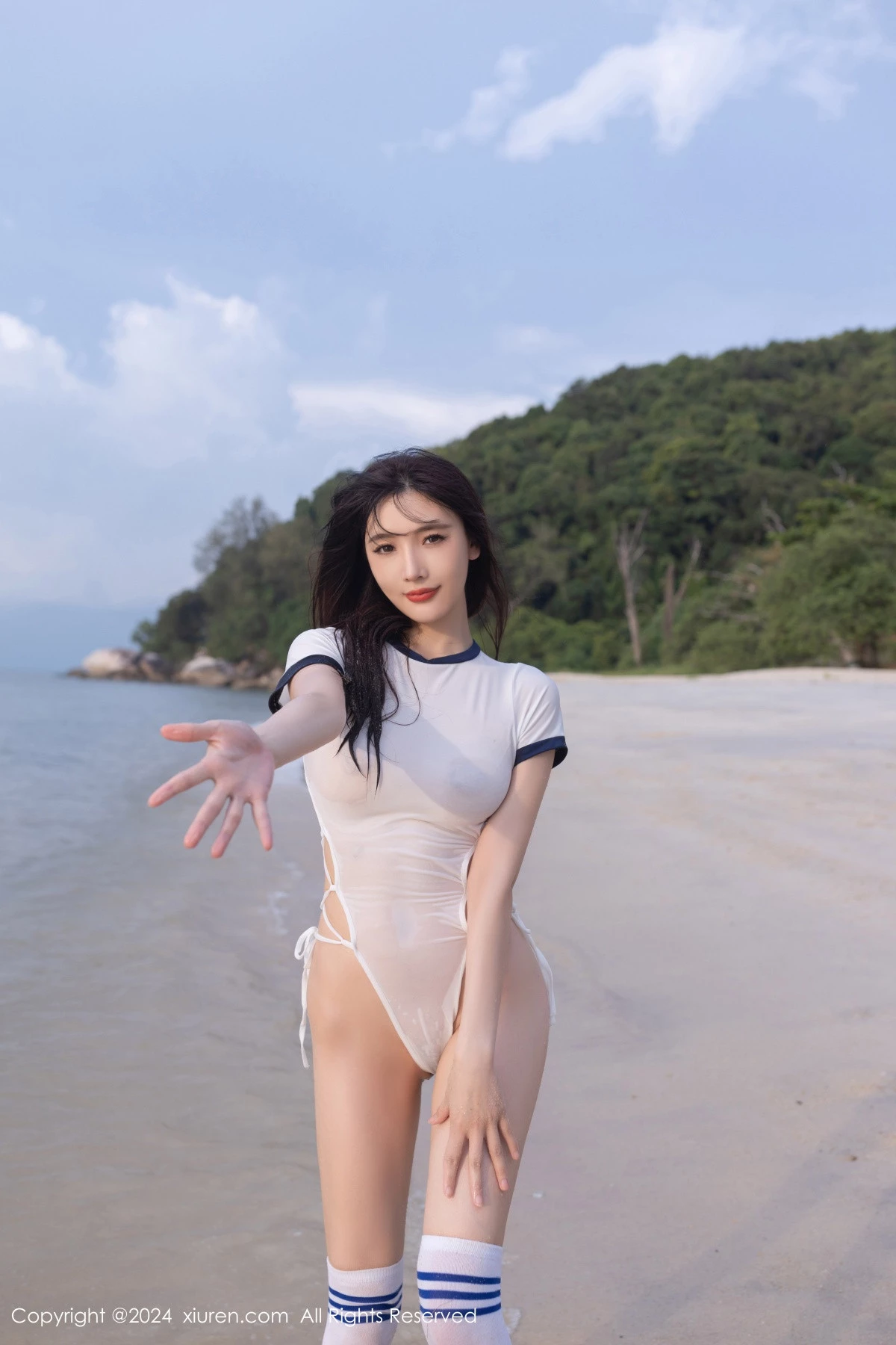 秀人集.com_[XiuRen秀人网]No.8734_模特陆萱萱海边场景性感白色连体衣配白丝袜秀完美身材诱惑写真80P