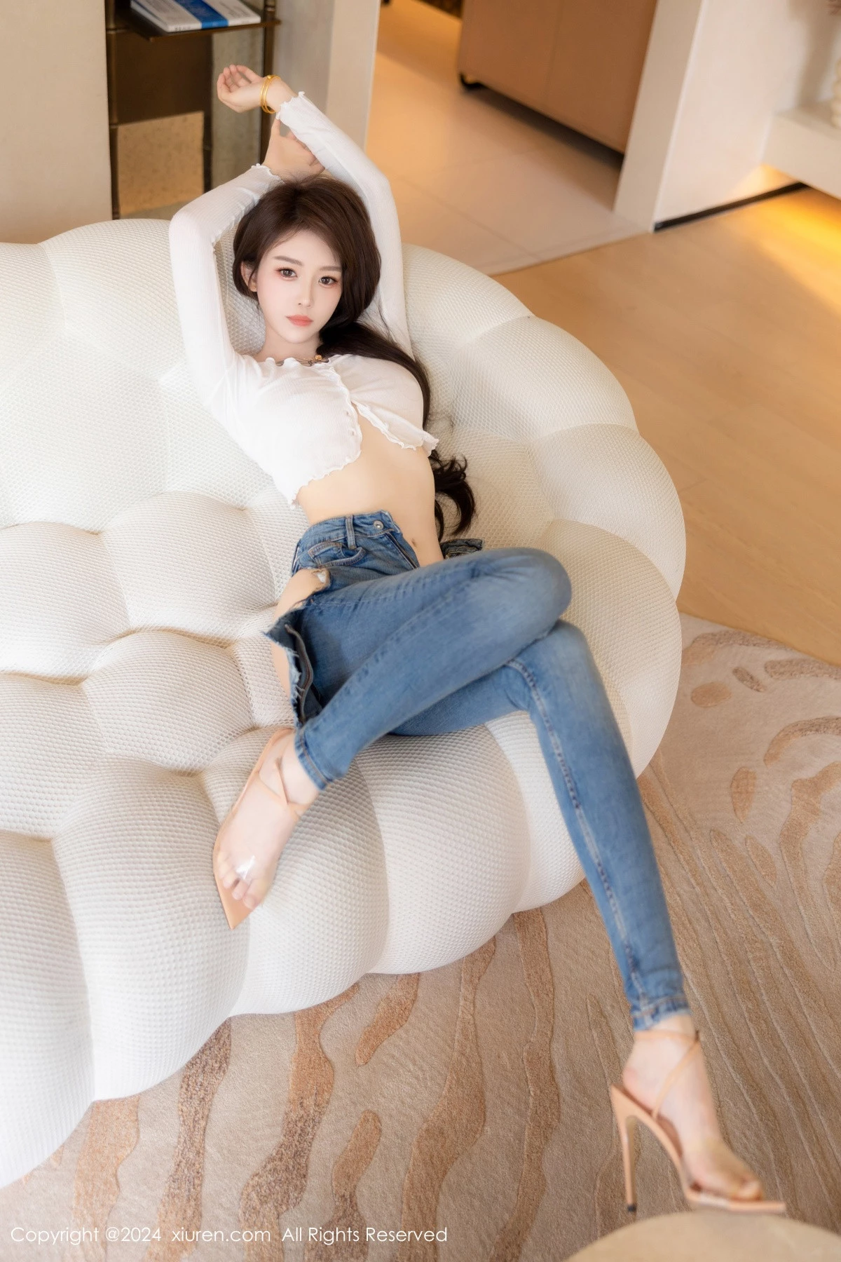 秀人集.com_[XiuRen秀人网]No.8740_模特奶瓶私房性感白色T恤配蓝色牛仔裤半脱秀曼妙身姿迷人写真82P