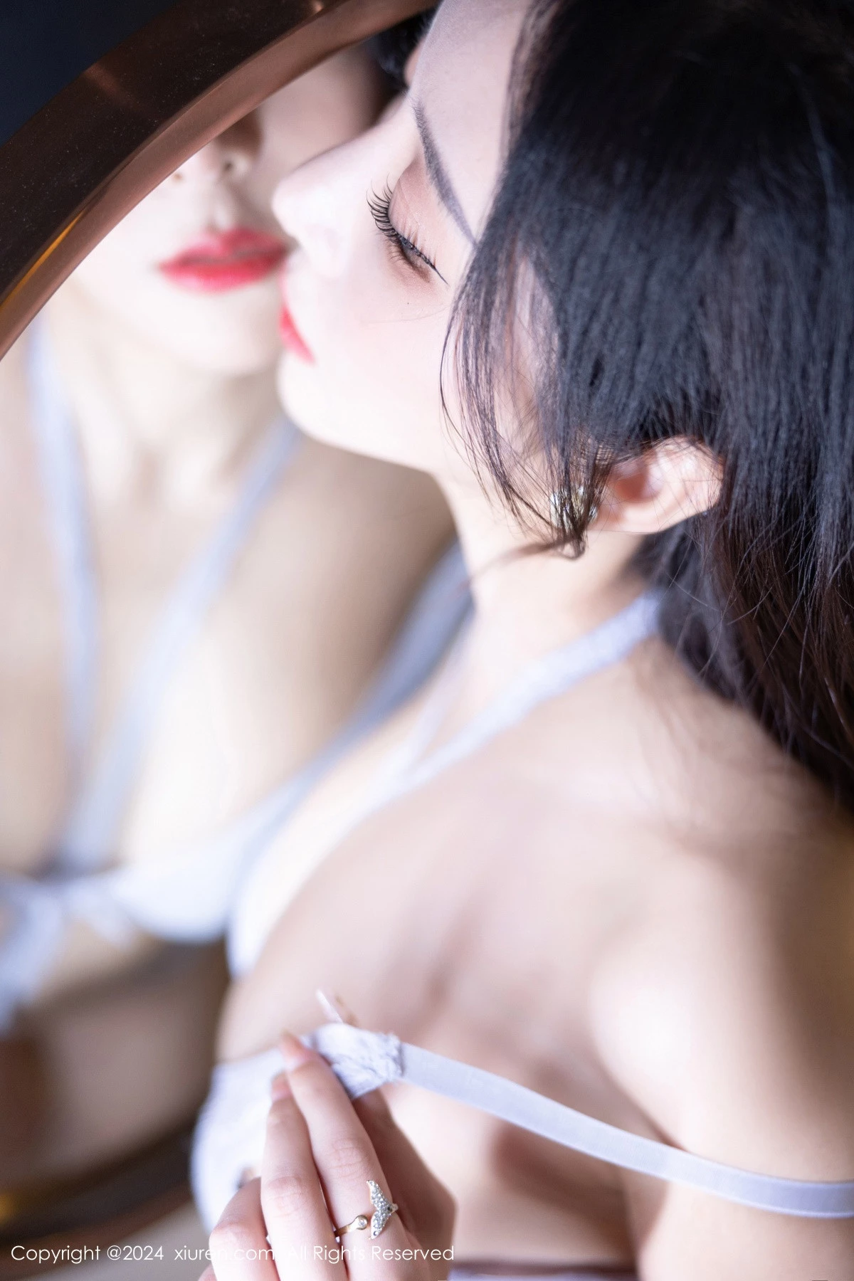 秀人集.com_[XiuRen秀人网]No.8741_女神王馨瑶yanni浅色上衣配短裙露闪亮肉丝秀丰满身姿诱惑写真80P