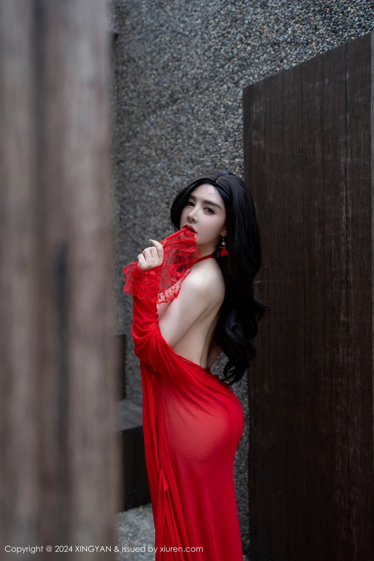 秀人集.com_[XINGYAN星颜社]VOL.245_模特潘思沁性感红色连衣裙配超薄黑丝秀巨乳肥臀惹火诱惑写真81P