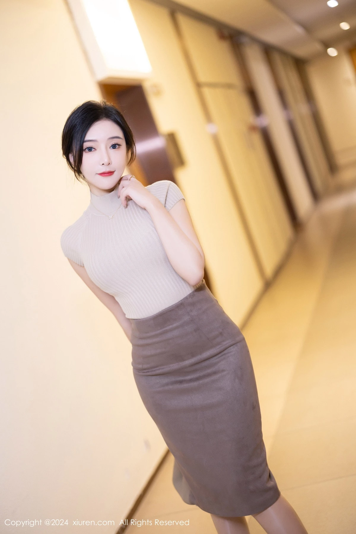 秀人集.com_[XiuRen秀人网]No.8741_女神王馨瑶yanni浅色上衣配短裙露闪亮肉丝秀丰满身姿诱惑写真80P