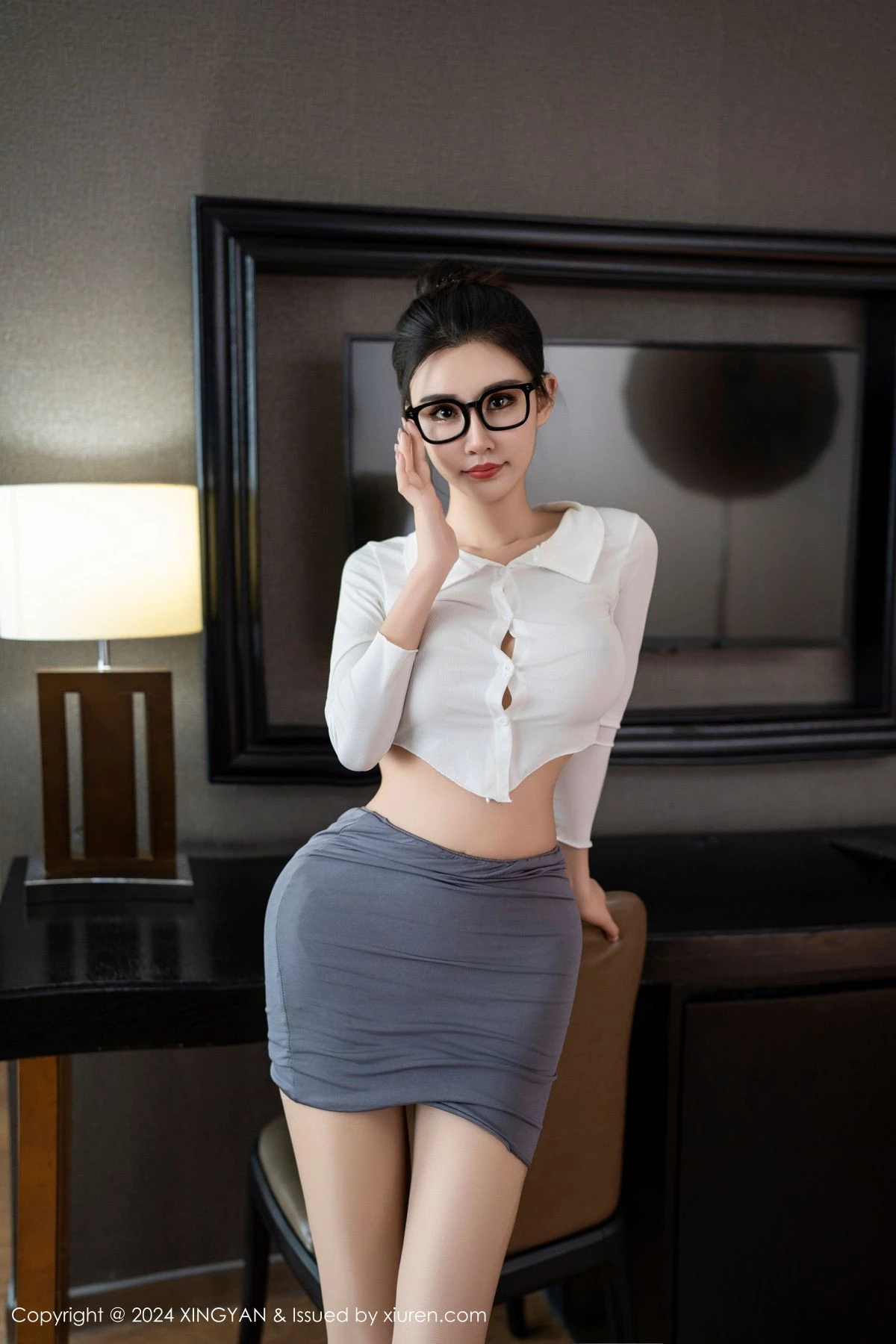 秀人集.com_[XINGYAN星颜社]VOL.246_模特艺艺yiyi私房性感白色OL制服配超薄肉丝秀曼妙身姿诱惑写真82P