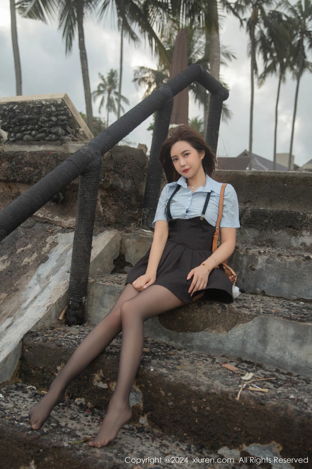 秀人集.com_[XiuRen秀人网]No.8752_女神绮里嘉ula性感淡蓝T配背带裙露超薄黑丝秀曼妙身姿诱惑写真80P