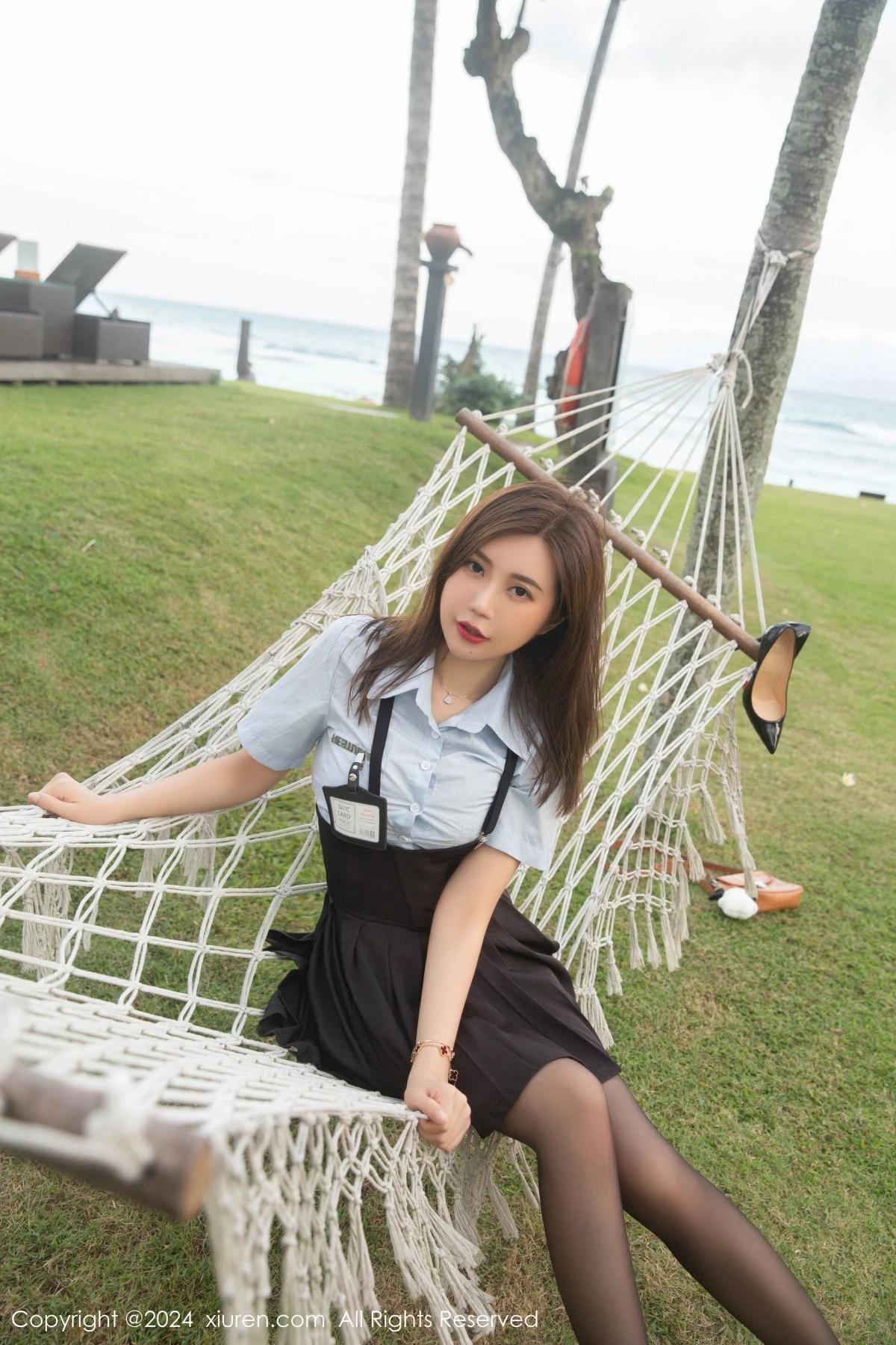 秀人集.com_[XiuRen秀人网]No.8752_女神绮里嘉ula性感淡蓝T配背带裙露超薄黑丝秀曼妙身姿诱惑写真80P