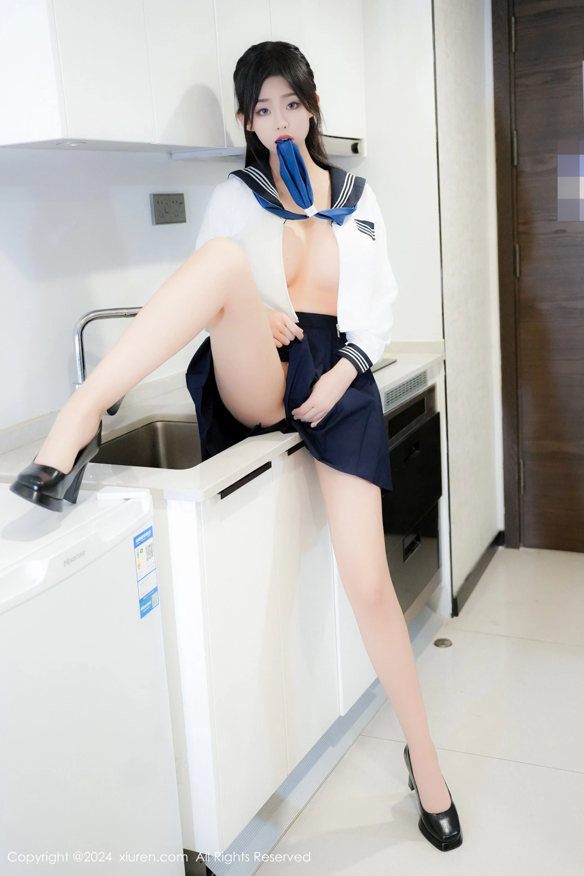 秀人集.com_[XiuRen秀人网]No.8879_模特董林越性感蓝白色校服配黑高跟半脱秀丰满身姿惹火诱惑写真66P