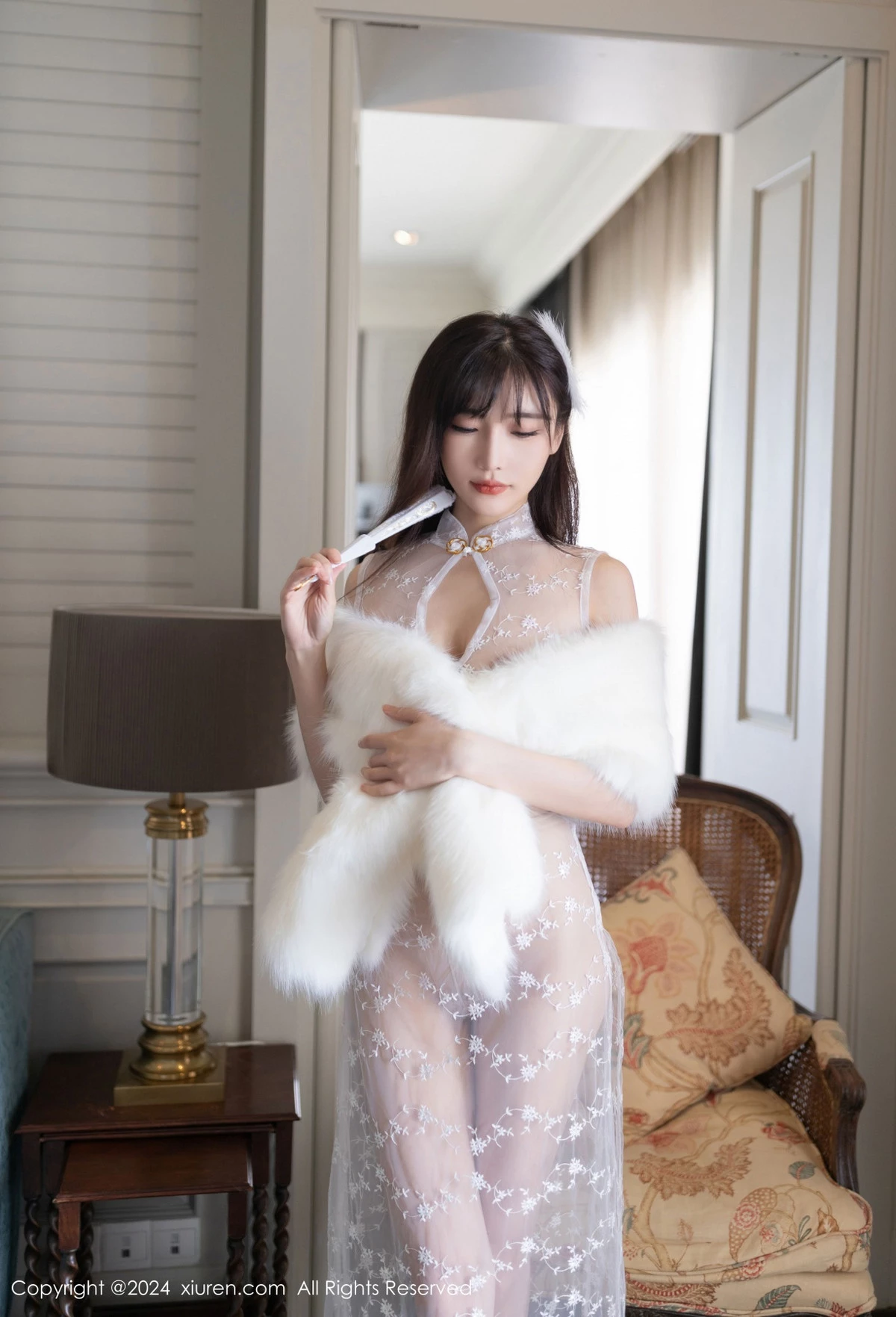 秀人集.com_[XiuRen秀人网]No.8880_模特陆萱萱性感白色透视旗袍配超薄肉丝秀惹火身材撩人诱惑写真81P