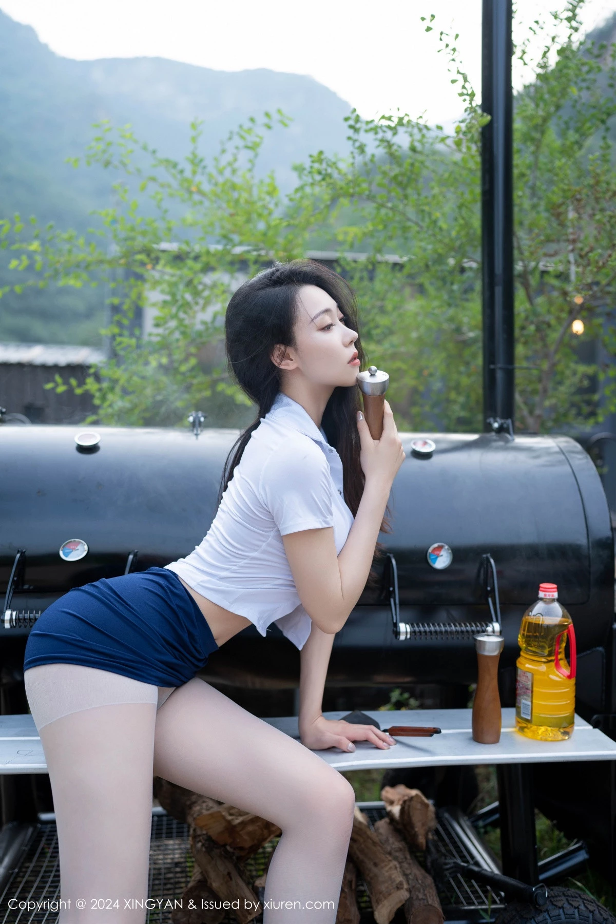 秀人集.com_[XINGYAN星颜社]VOL.257_模特清妙户外性感白T配蓝色短裙露超薄白丝秀翘臀美腿诱惑写真80P