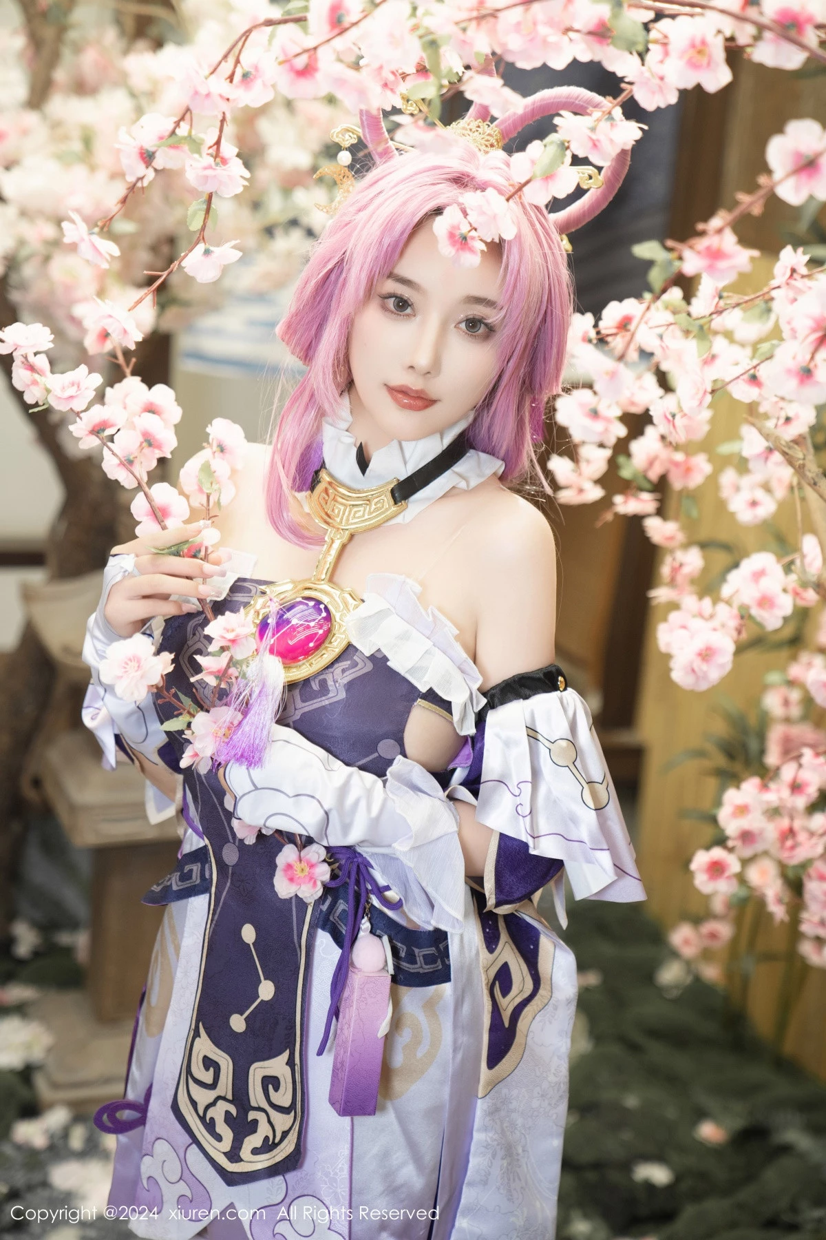 秀人集.com_[XiuRen秀人网]No.8943_女神杨晨晨Yome性感紫色Cosplay服饰配白丝袜秀丰满身材诱惑写真79P