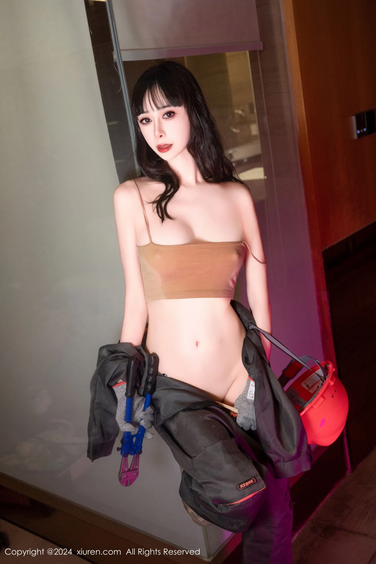 秀人集.com_[XiuRen秀人网]No.8938_模特宝宝甜维修工主题半脱露性感抹胸内衣秀曼妙身姿诱惑写真82P