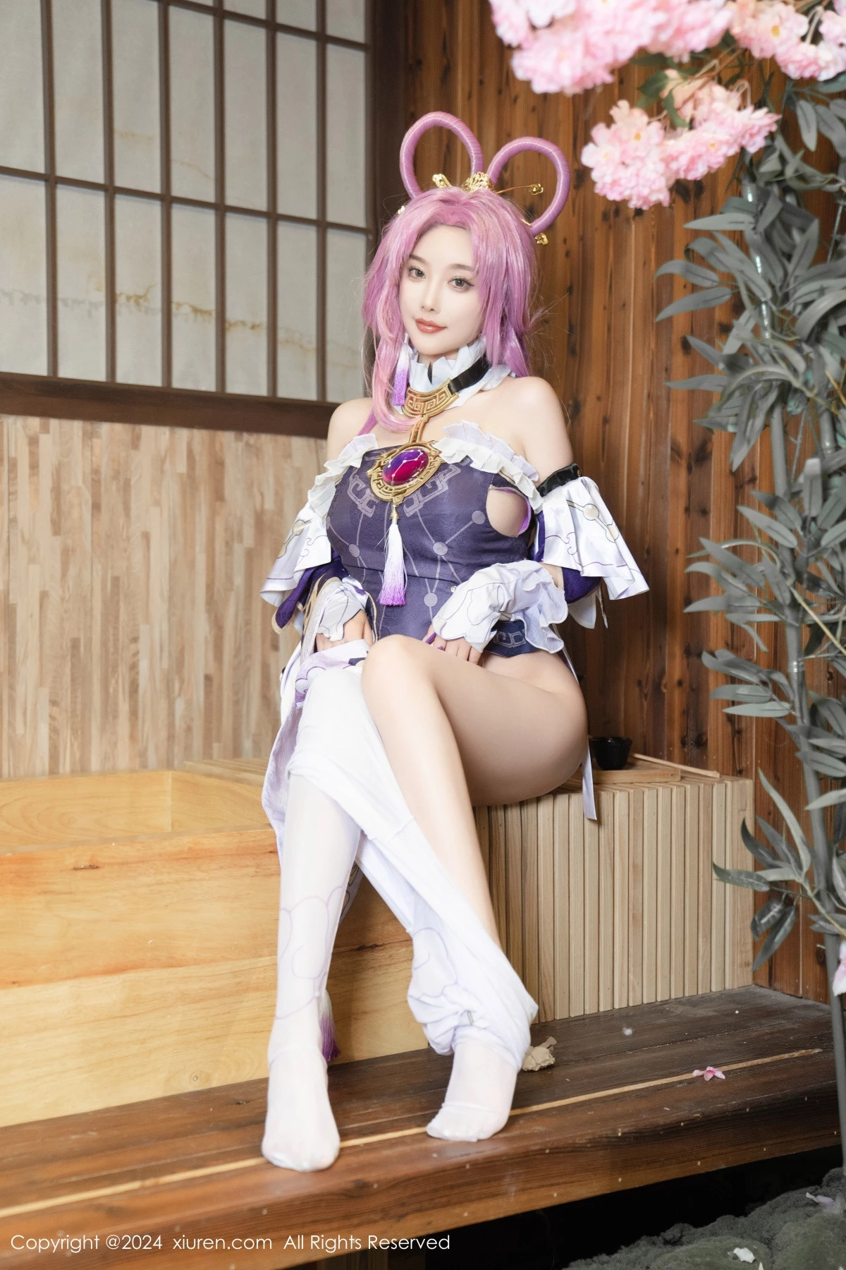 秀人集.com_[XiuRen秀人网]No.8943_女神杨晨晨Yome性感紫色Cosplay服饰配白丝袜秀丰满身材诱惑写真79P