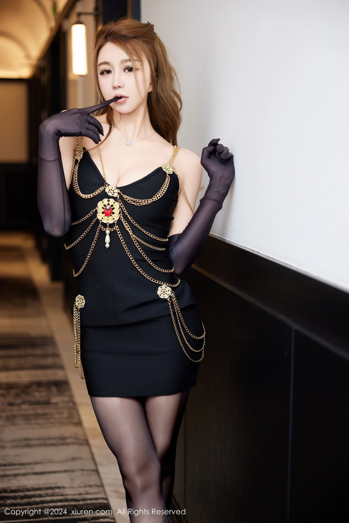 秀人集.com_[XiuRen秀人网]No.8968_模特Zoe柚柚性感黑色连衣裙配超薄无内黑丝秀凹凸身材诱惑写真81P