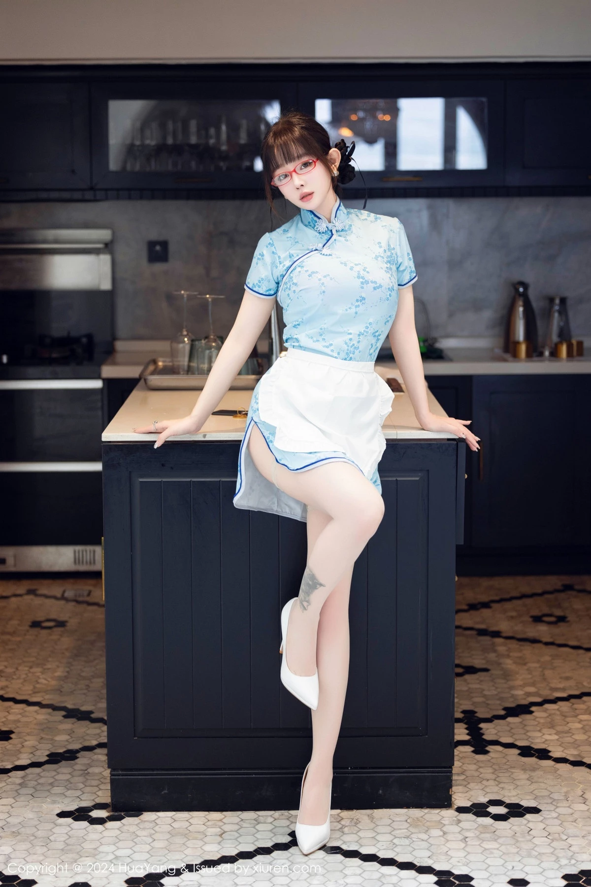 秀人集.com_[HuaYang花漾]Vol.593_女神王雨纯性感淡绿露肩连衣长裙配白丝袜秀曼妙身姿诱惑写真93P