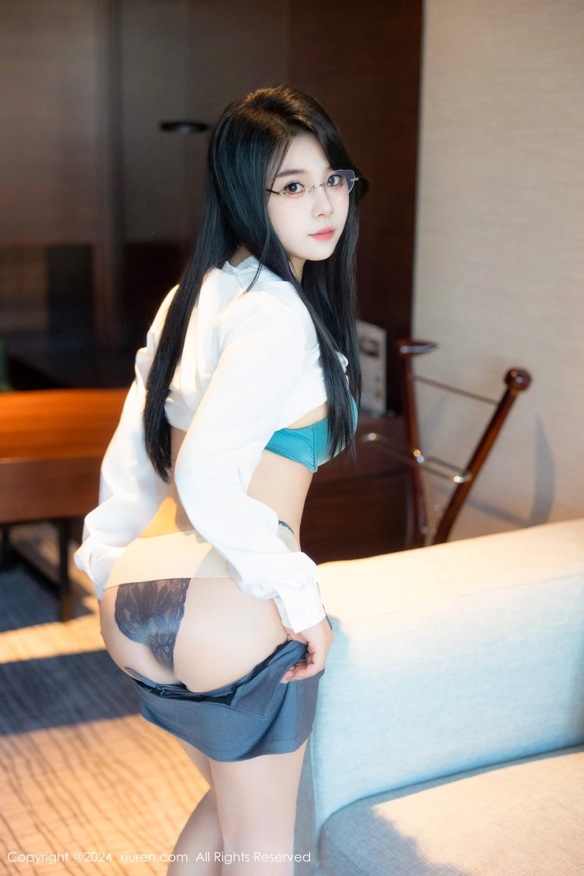 秀人集.com_[XiuRen秀人网]No.8989_新人模特麦田性感白色OL服饰露蓝色内衣配超薄肉丝撩人诱惑写真83P