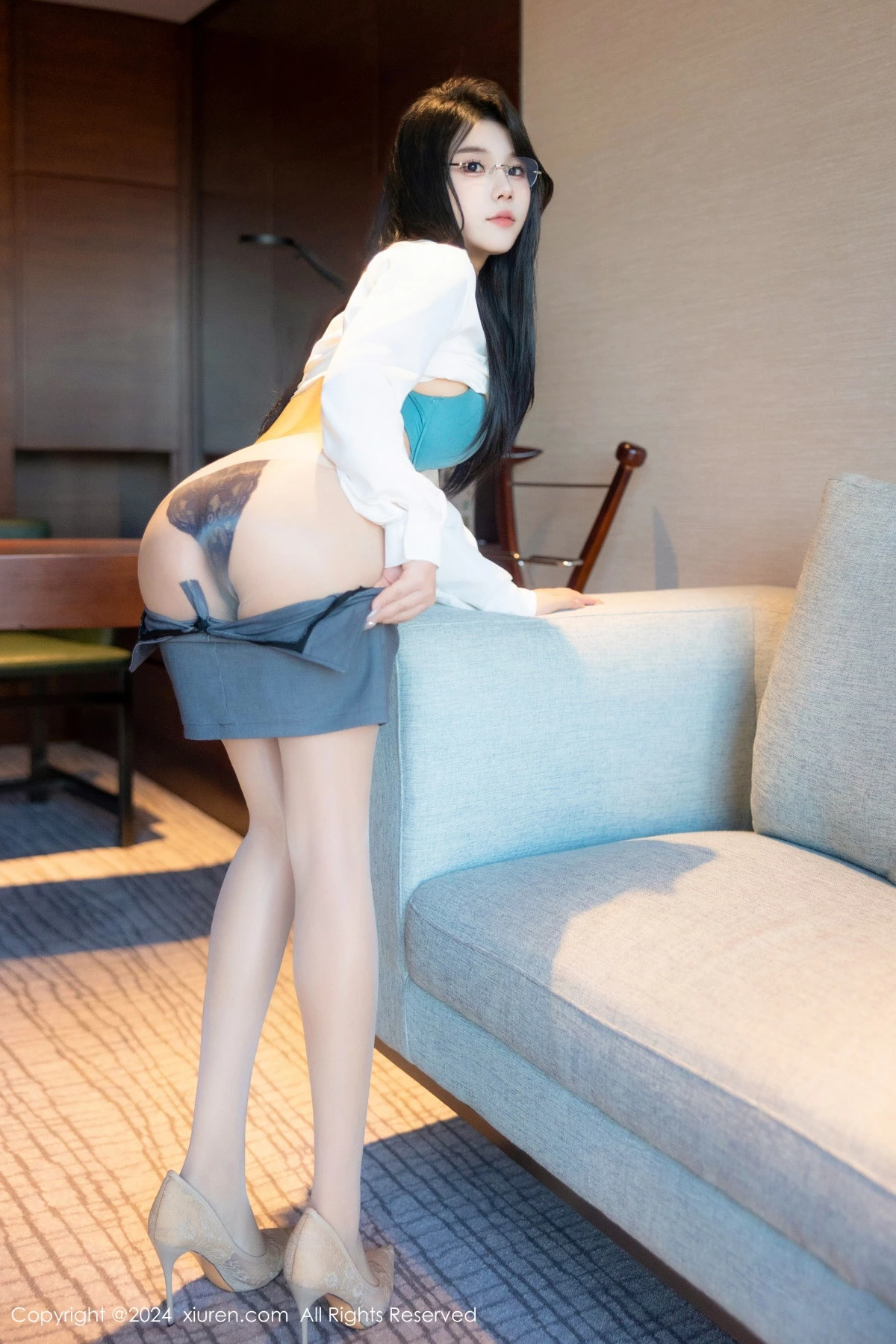 秀人集.com_[XiuRen秀人网]No.8989_新人模特麦田性感白色OL服饰露蓝色内衣配超薄肉丝撩人诱惑写真83P