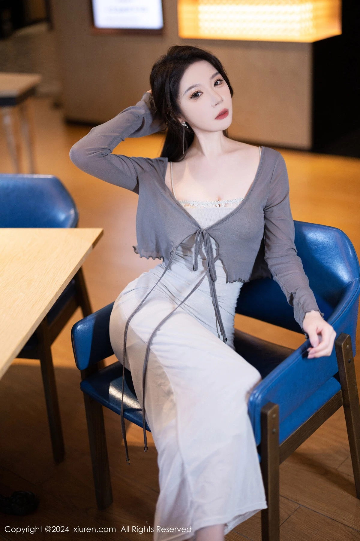 秀人集.com_[XiuRen秀人网]No.9007_模特梦心玥性感灰色吊带裙配超薄无内黑丝秀曼妙身姿诱惑写真100P