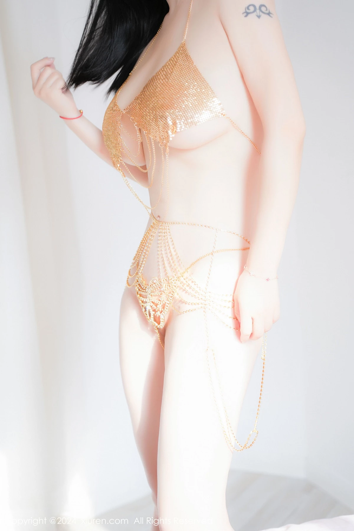 秀人集.com_[XiuRen秀人网]No.9015_模特雅茹老师私房性感金色情趣内衣秀惹火身材撩人诱惑写真57P