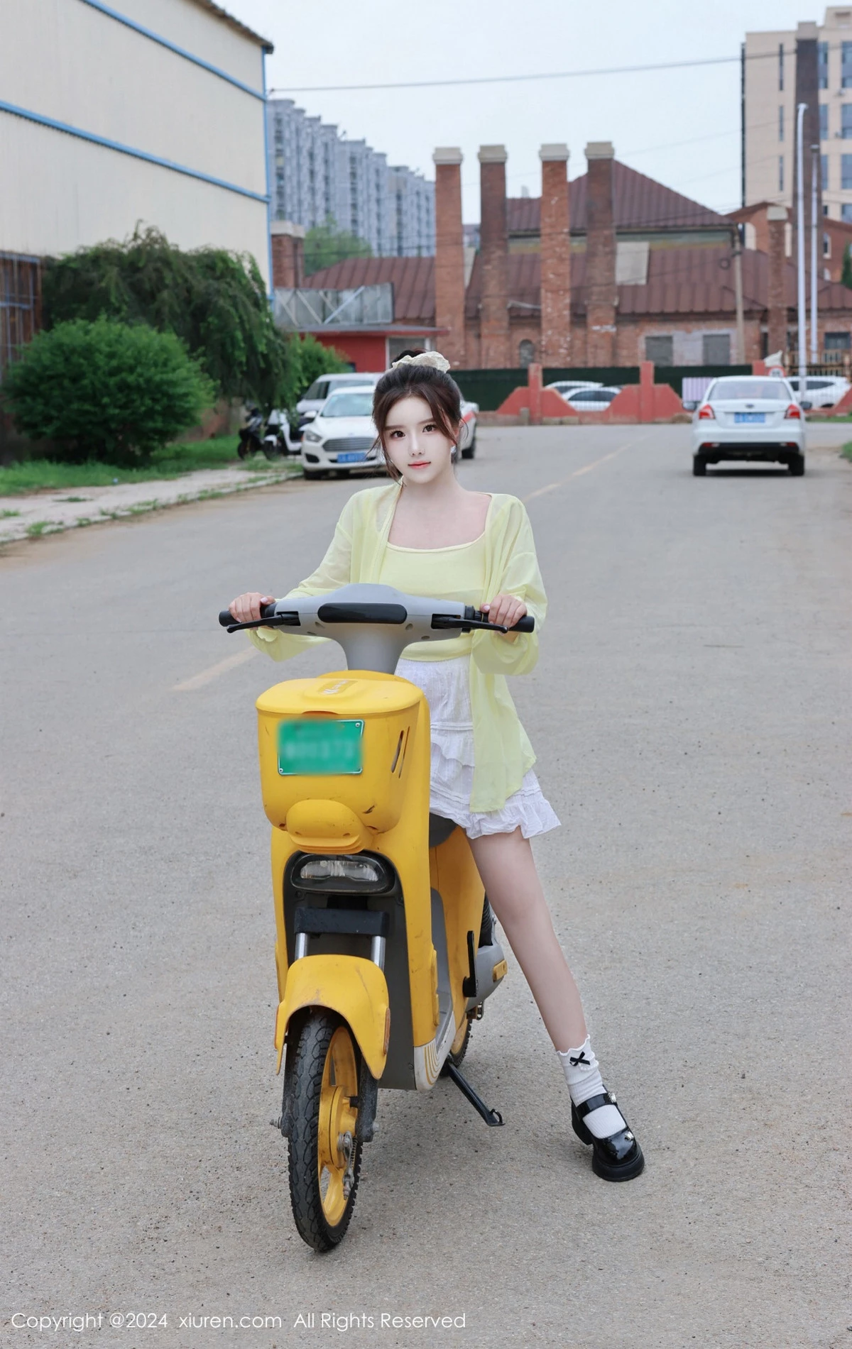 秀人集.com_[XiuRen秀人网]No.9024_模特小薯条nienie性感黄色上衣配白色短裙秀曼妙身姿迷人写真89P