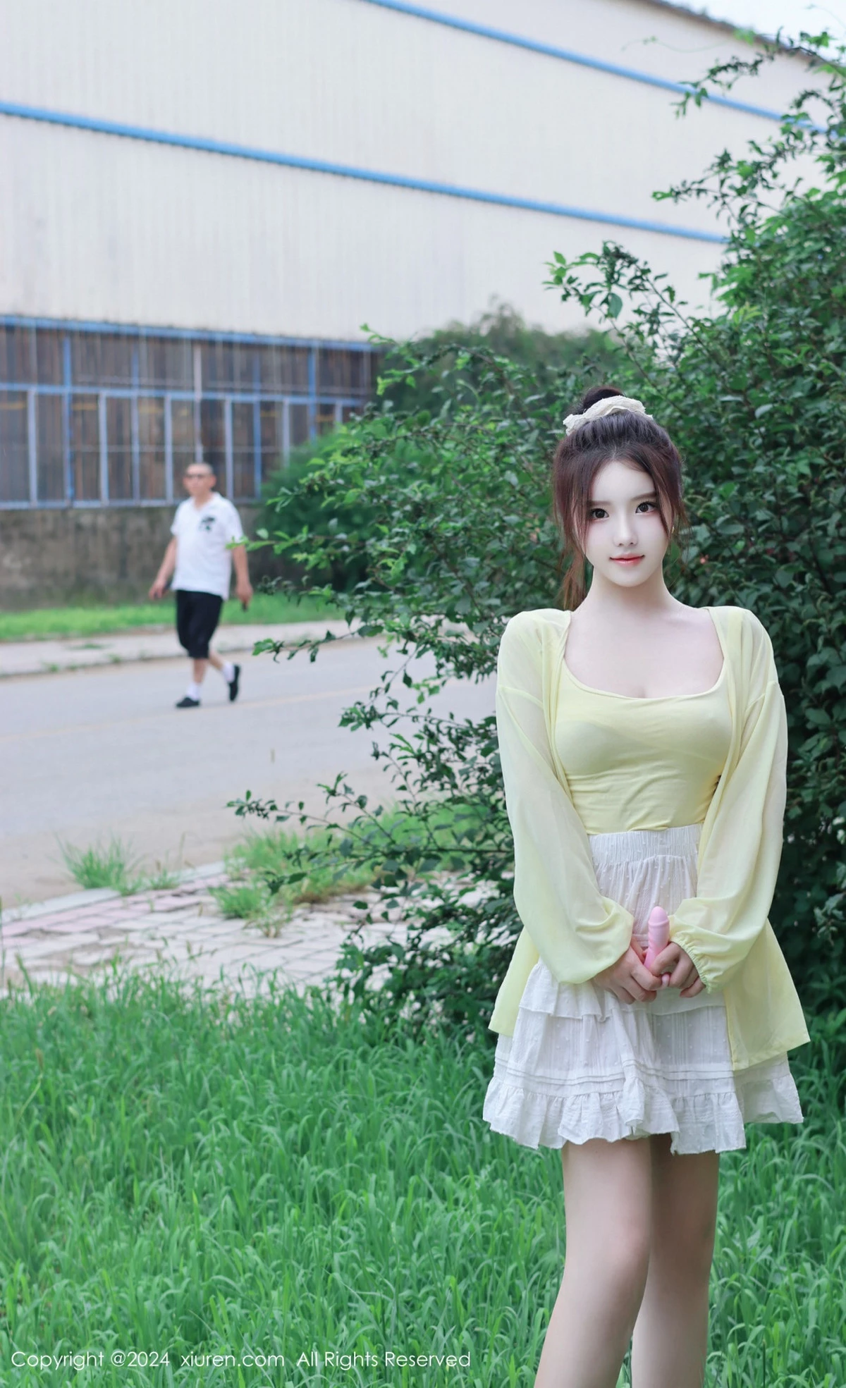 秀人集.com_[XiuRen秀人网]No.9024_模特小薯条nienie性感黄色上衣配白色短裙秀曼妙身姿迷人写真89P