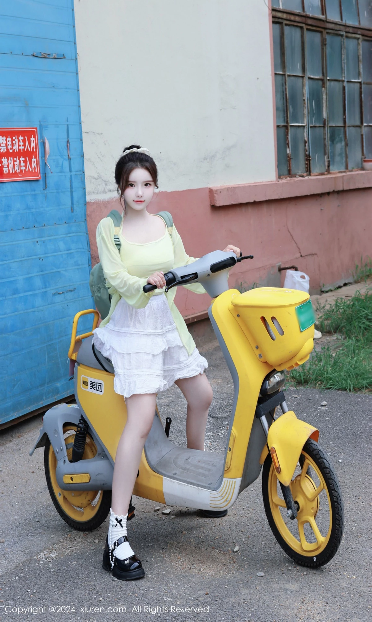 秀人集.com_[XiuRen秀人网]No.9024_模特小薯条nienie性感黄色上衣配白色短裙秀曼妙身姿迷人写真89P