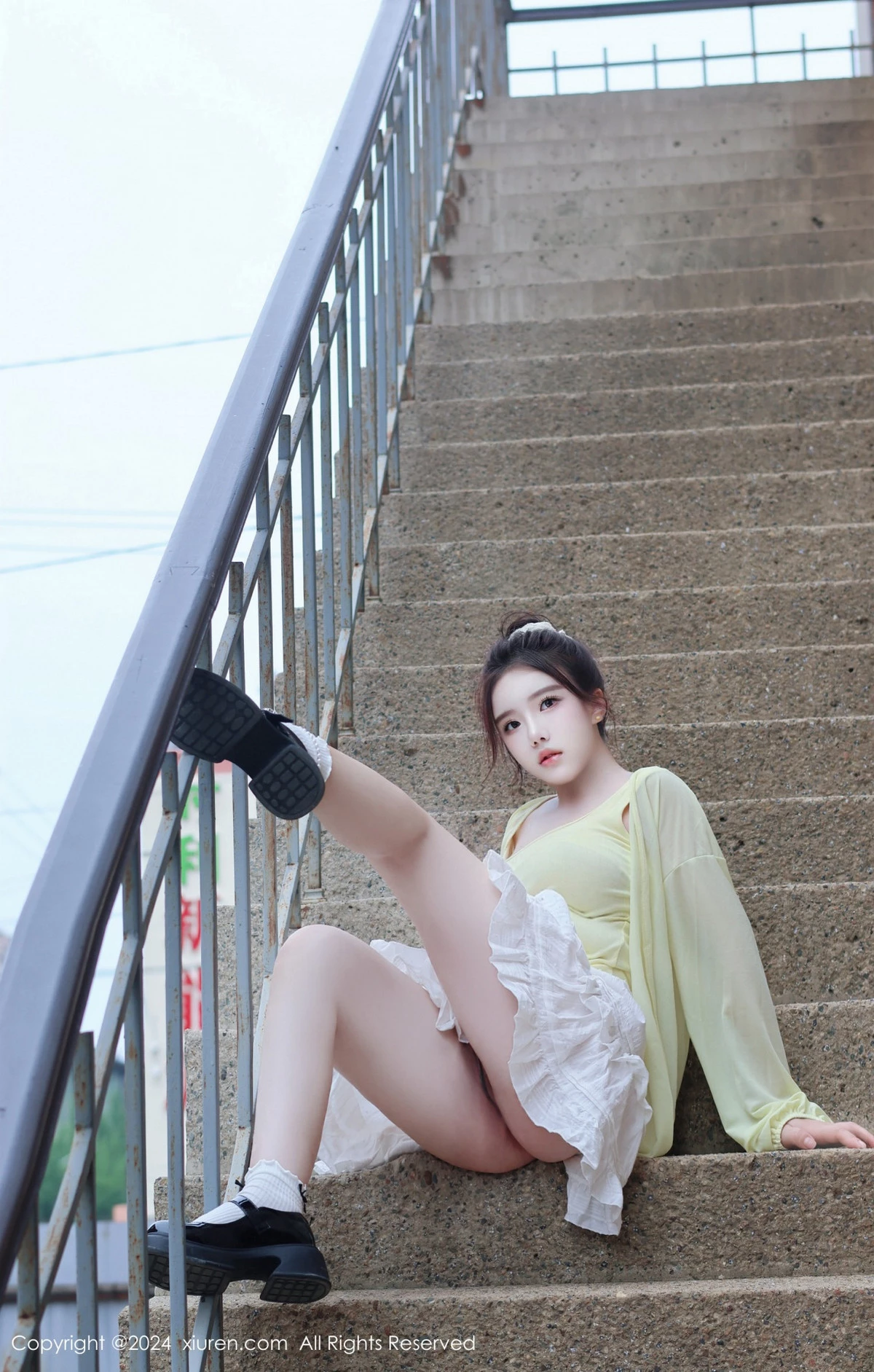 秀人集.com_[XiuRen秀人网]No.9024_模特小薯条nienie性感黄色上衣配白色短裙秀曼妙身姿迷人写真89P