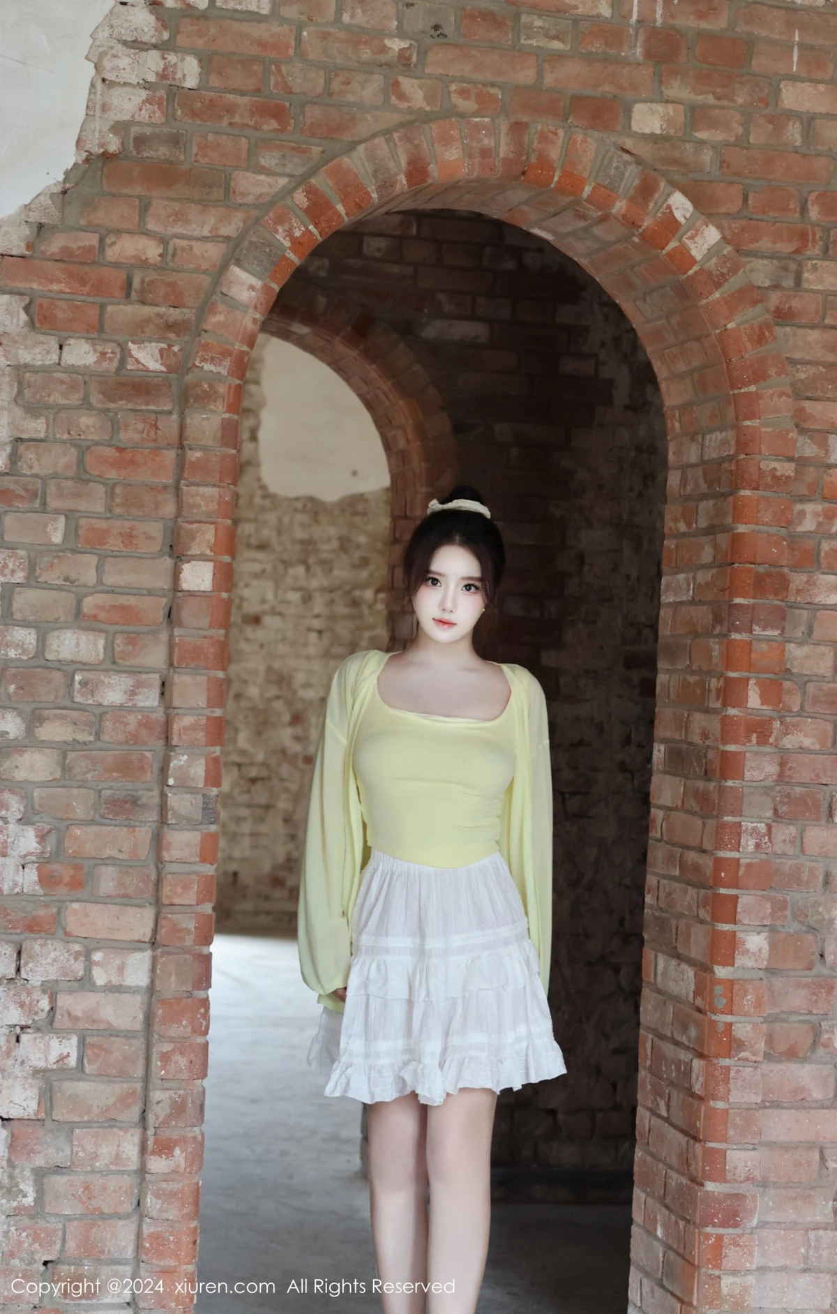秀人集.com_[XiuRen秀人网]No.9024_模特小薯条nienie性感黄色上衣配白色短裙秀曼妙身姿迷人写真89P