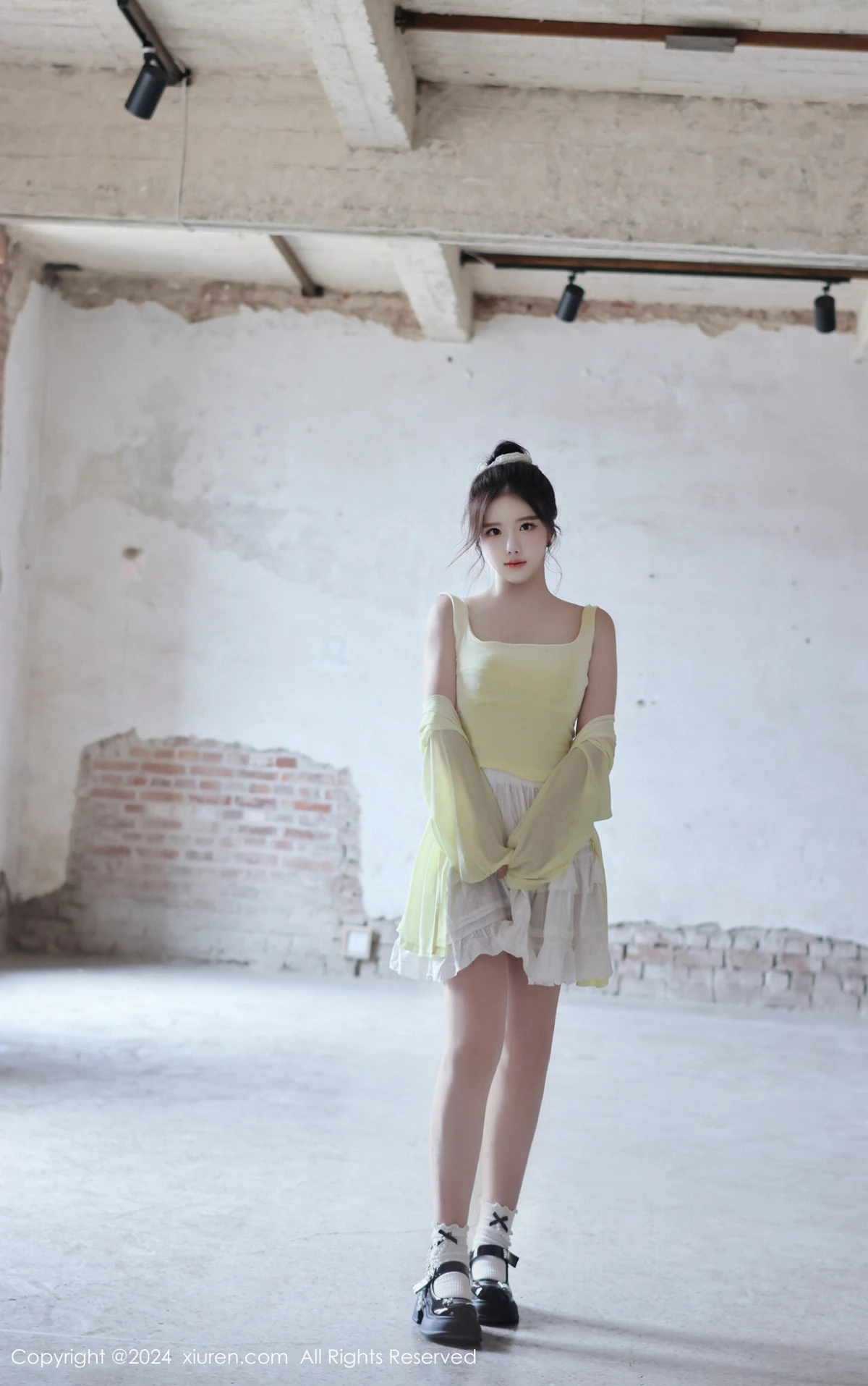 秀人集.com_[XiuRen秀人网]No.9024_模特小薯条nienie性感黄色上衣配白色短裙秀曼妙身姿迷人写真89P