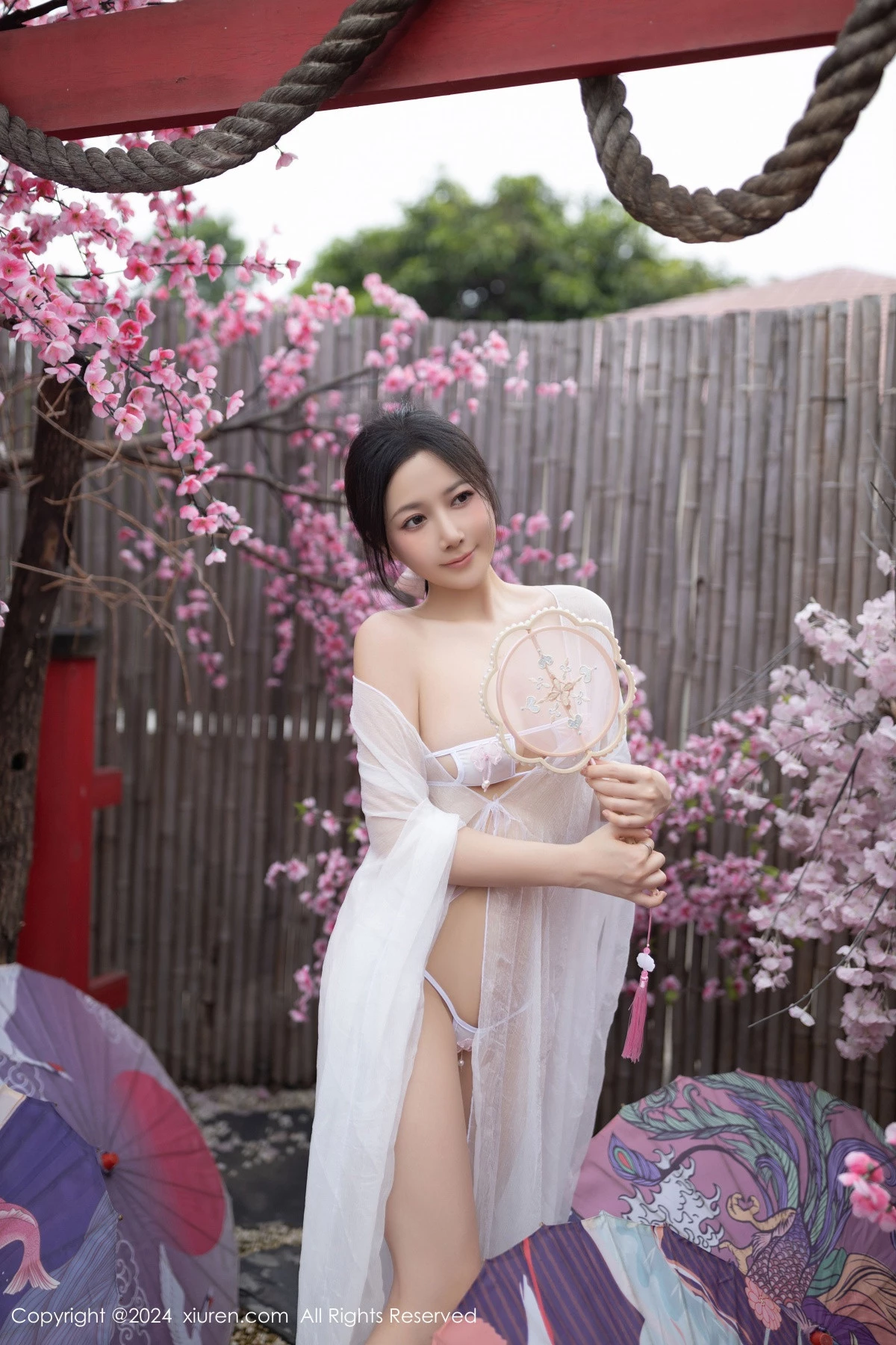 秀人集.com_[XiuRen秀人网]No.8927_模特鱼子酱Fish性感白色轻透连衣裙露白色情趣内衣迷人诱惑写真80P