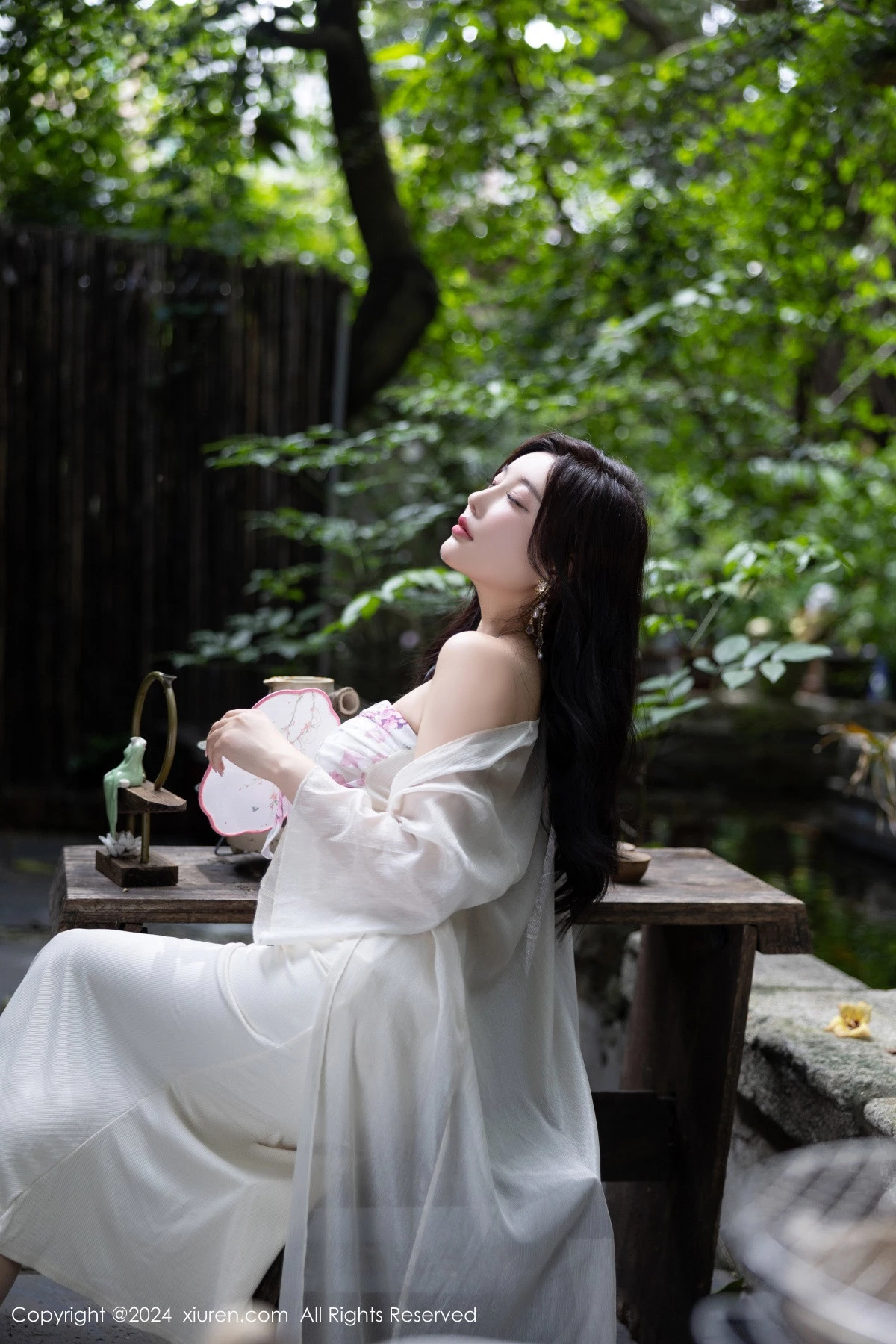 秀人集.com_[XiuRen秀人网]No.8926_女神杨晨晨Yome性感浅色连衣裙配开档肉丝秀完美身材诱惑写真80P