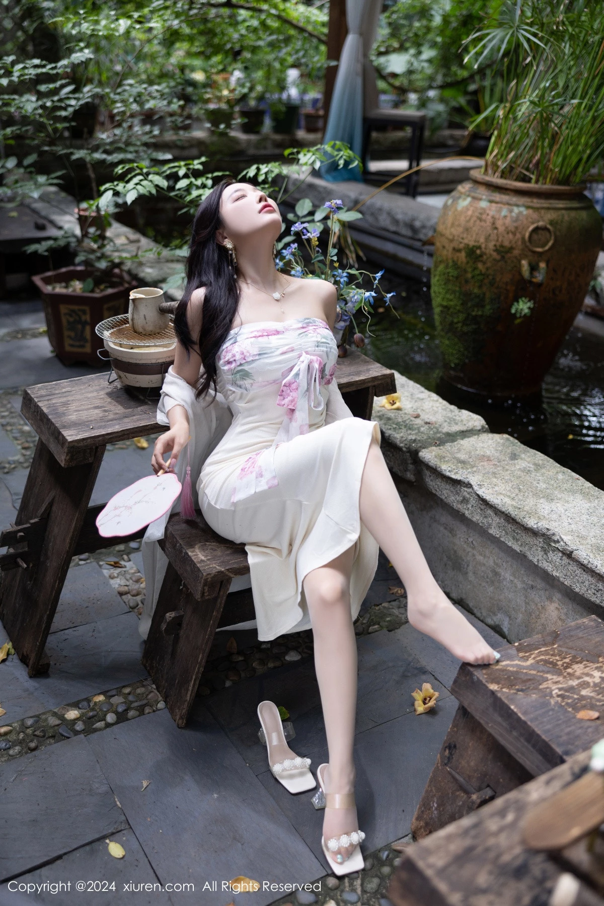 秀人集.com_[XiuRen秀人网]No.8926_女神杨晨晨Yome性感浅色连衣裙配开档肉丝秀完美身材诱惑写真80P