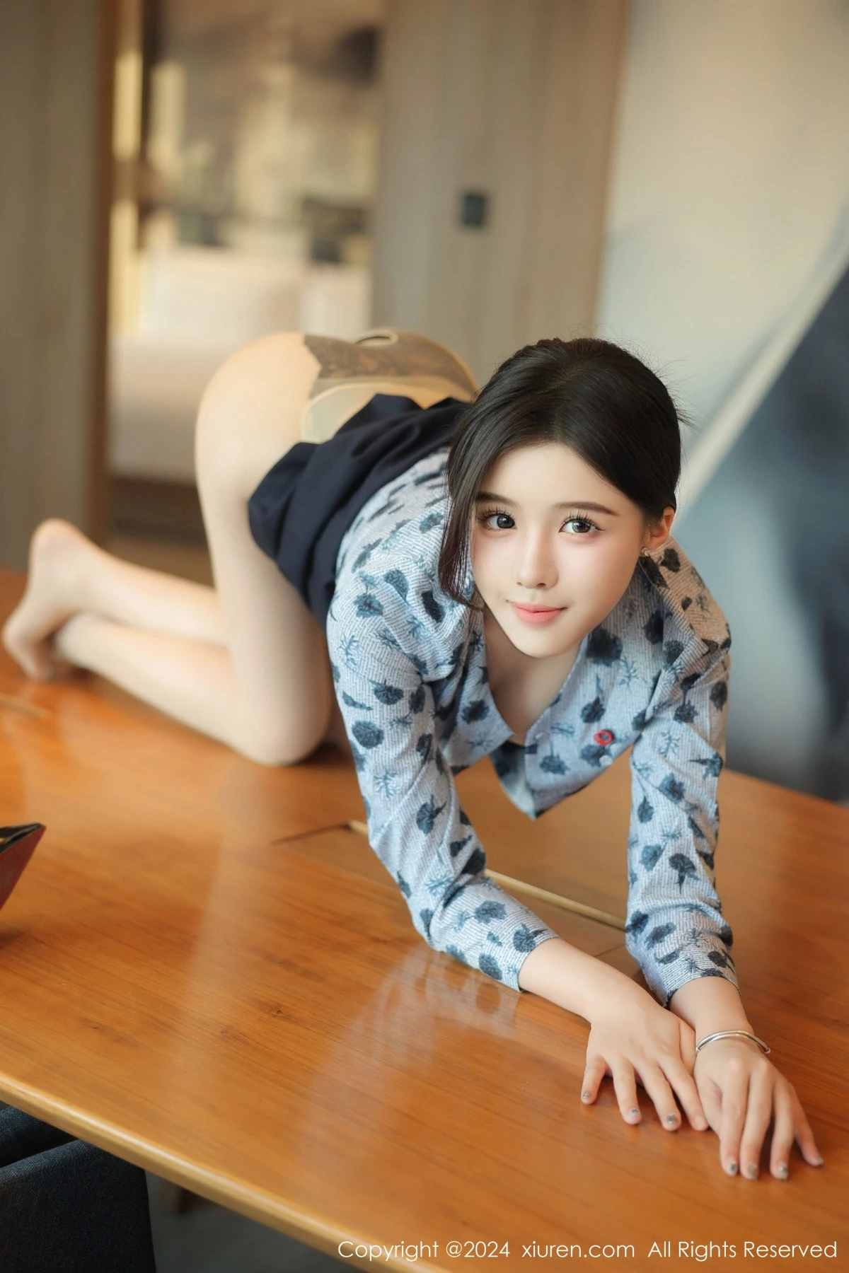 秀人集.com_[XiuRen秀人网]No.8919_新人模特袁圆空姐服饰露黑色内衣配原色丝袜秀曼妙身姿诱惑写真84P