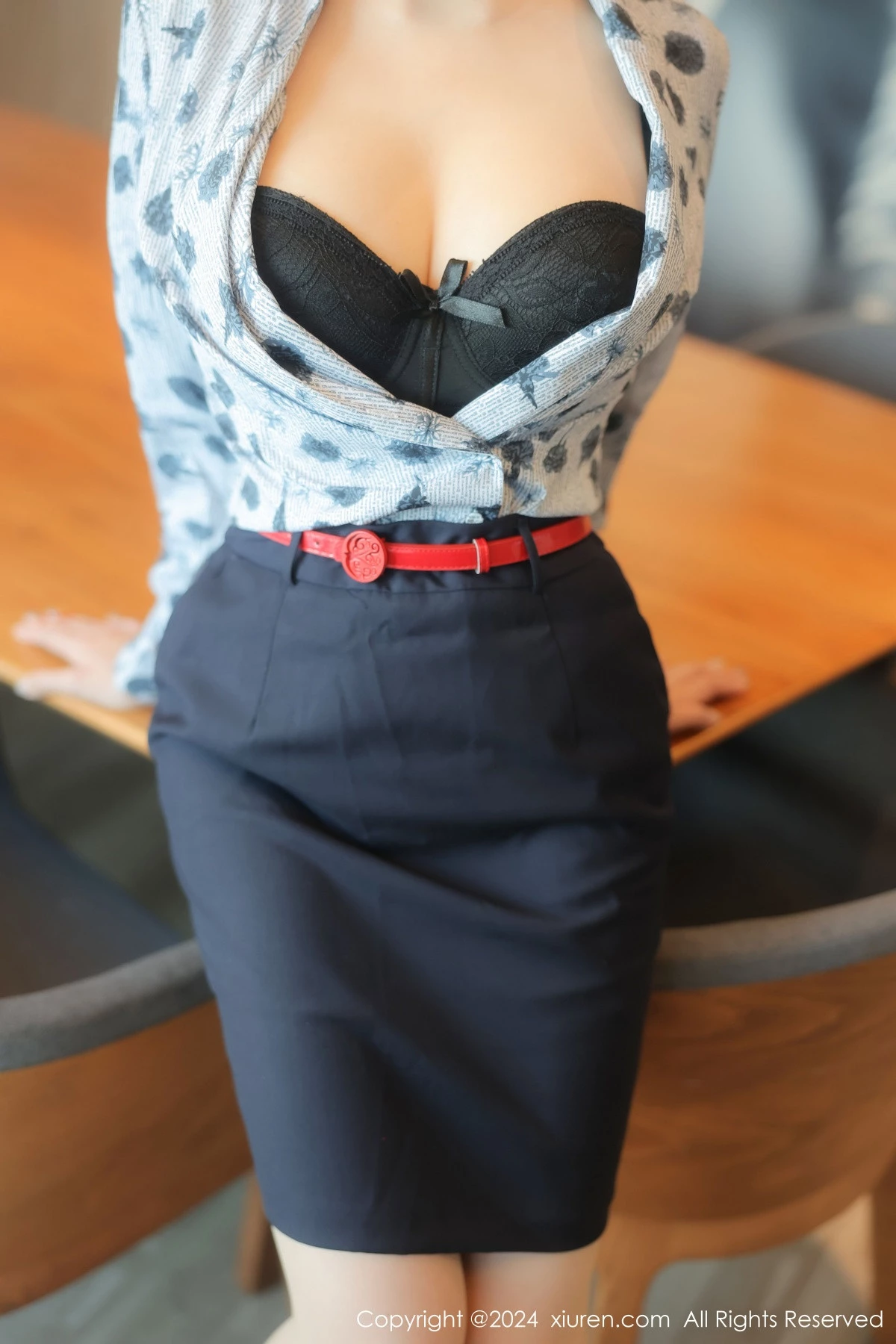 秀人集.com_[XiuRen秀人网]No.8919_新人模特袁圆空姐服饰露黑色内衣配原色丝袜秀曼妙身姿诱惑写真84P