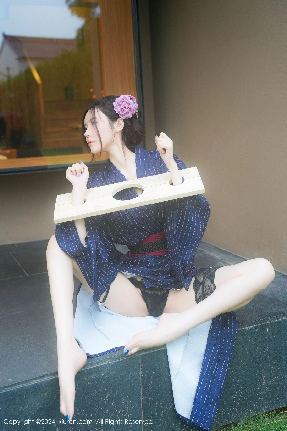 秀人集.com_[XiuRen秀人网]No.8928_模特Erikaki户外枷锁主题性感黑色情趣内衣秀白嫩美腿诱惑写真79P