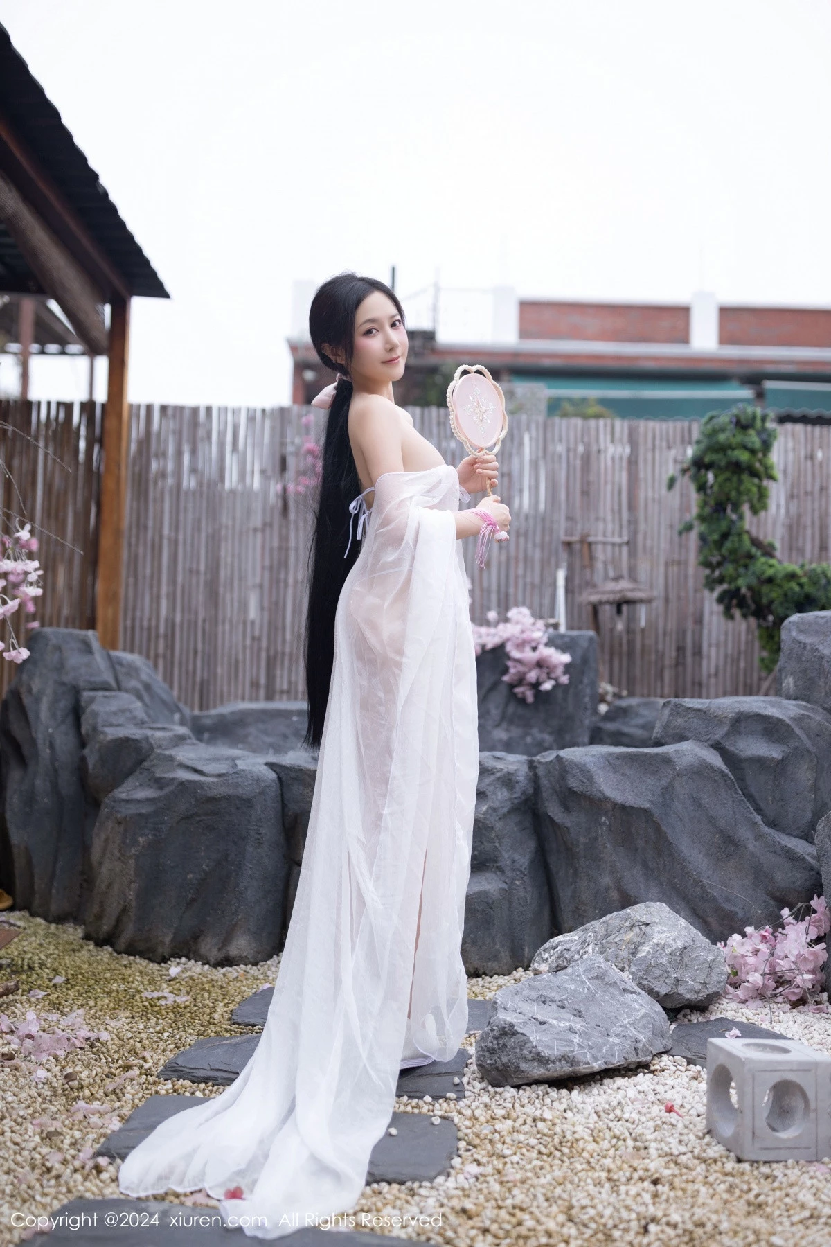 秀人集.com_[XiuRen秀人网]No.8927_模特鱼子酱Fish性感白色轻透连衣裙露白色情趣内衣迷人诱惑写真80P