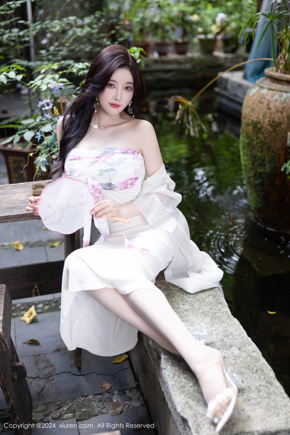 秀人集.com_[XiuRen秀人网]No.8926_女神杨晨晨Yome性感浅色连衣裙配开档肉丝秀完美身材诱惑写真80P