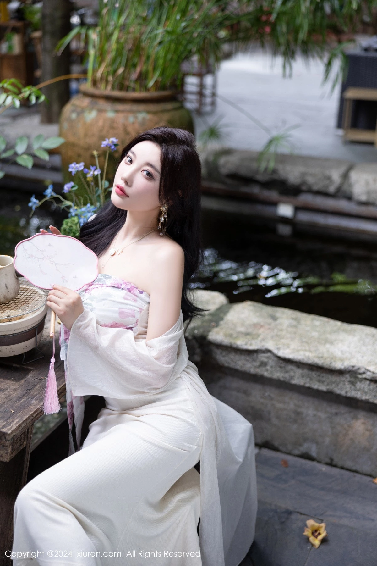 秀人集.com_[XiuRen秀人网]No.8926_女神杨晨晨Yome性感浅色连衣裙配开档肉丝秀完美身材诱惑写真80P